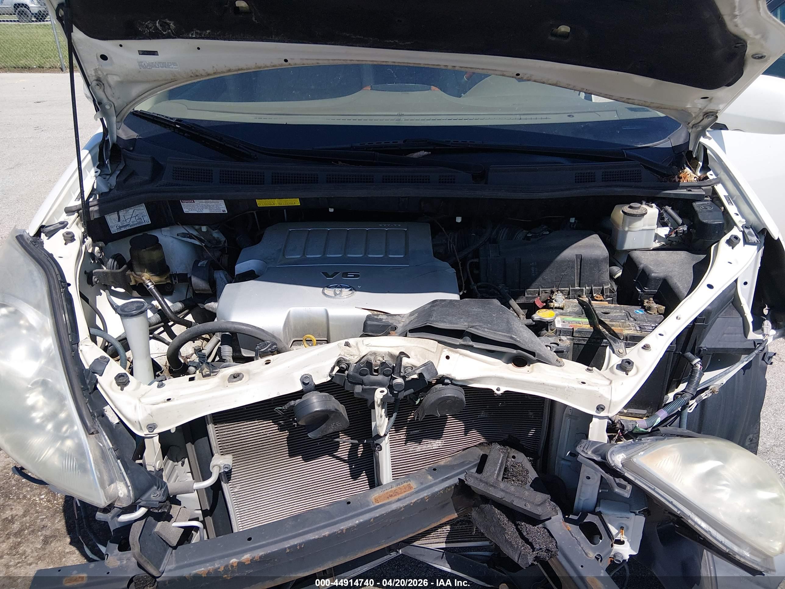 TOYOTA SIENNA image 10