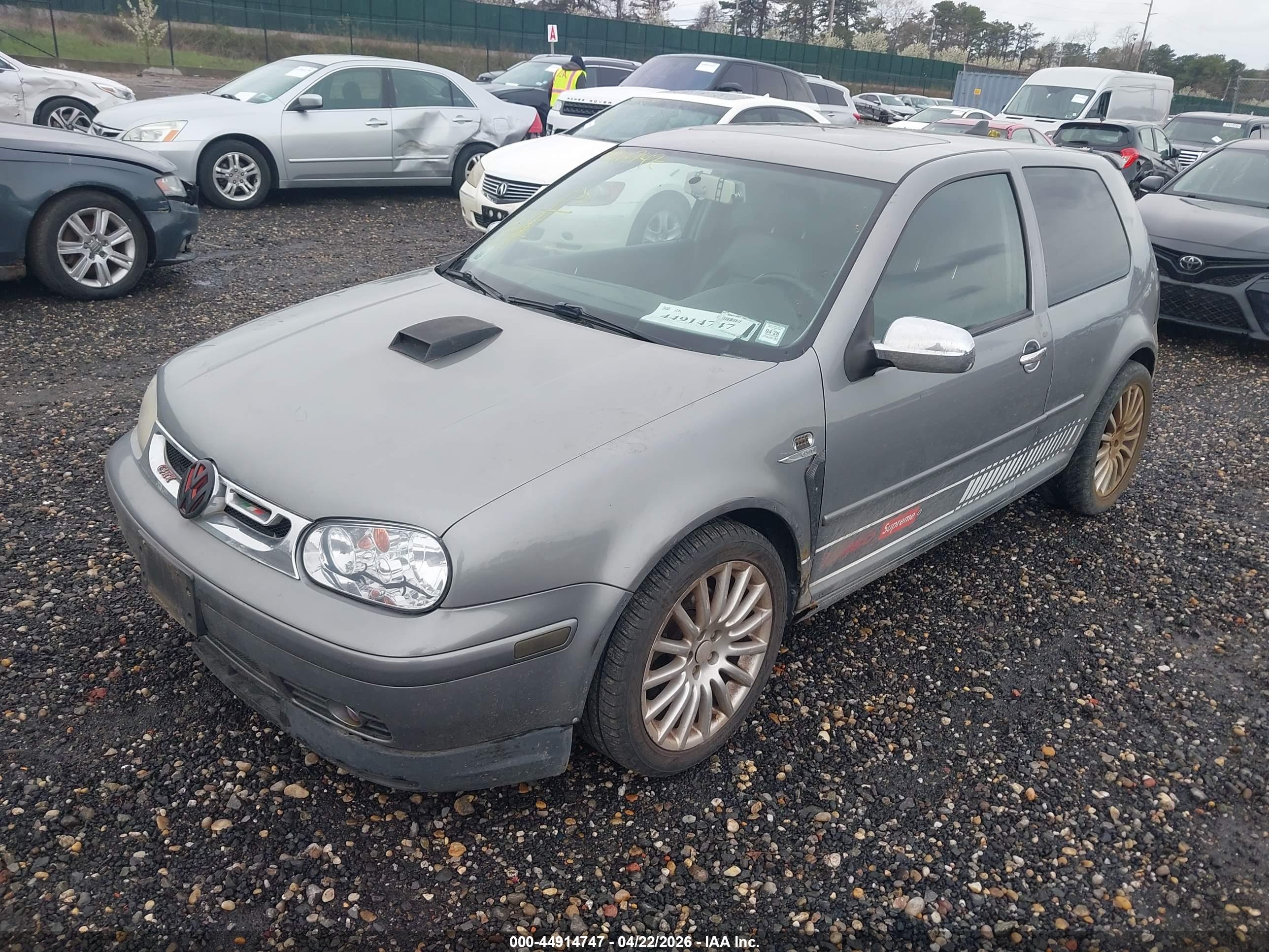 VOLKSWAGEN GTI image 2