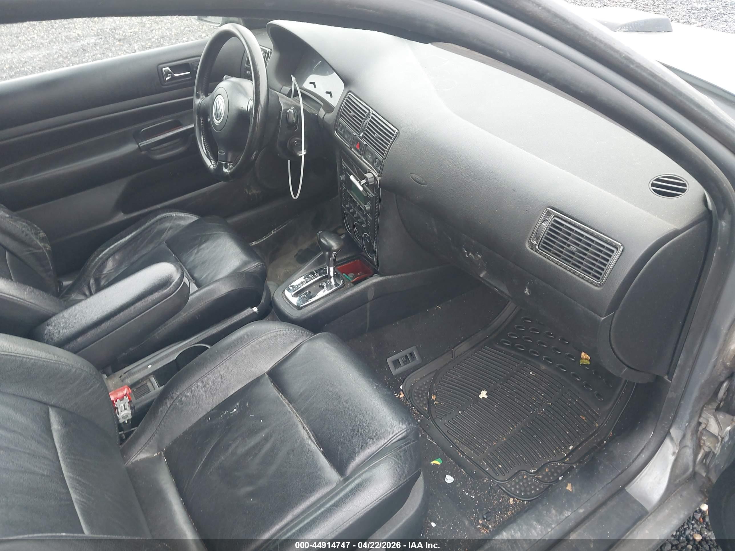 VOLKSWAGEN GTI image 5