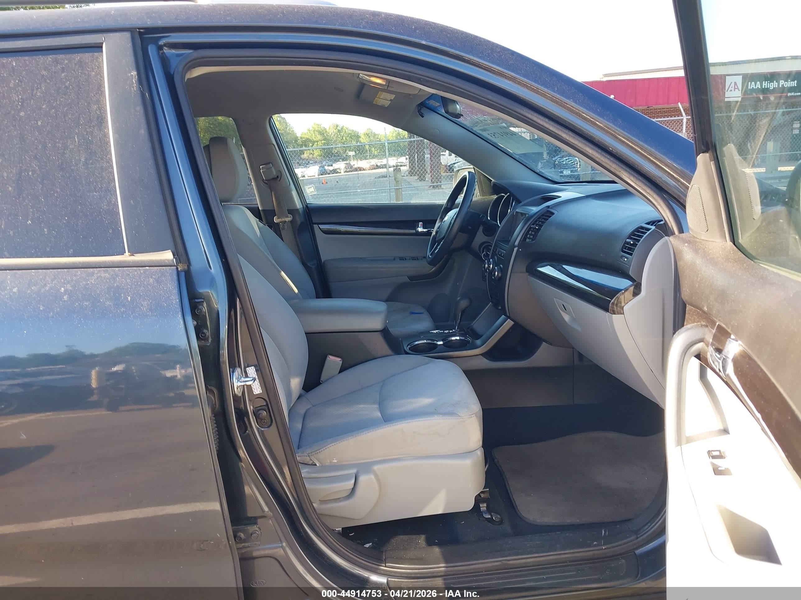 KIA SORENTO image 5