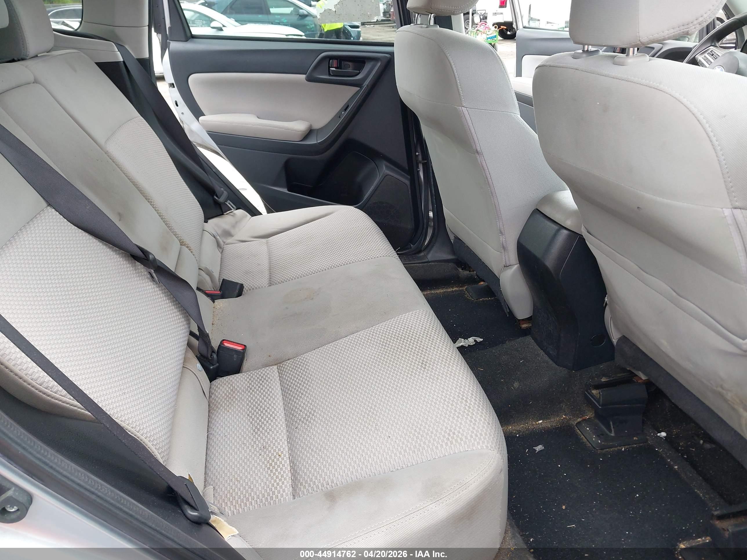 SUBARU FORESTER image 8