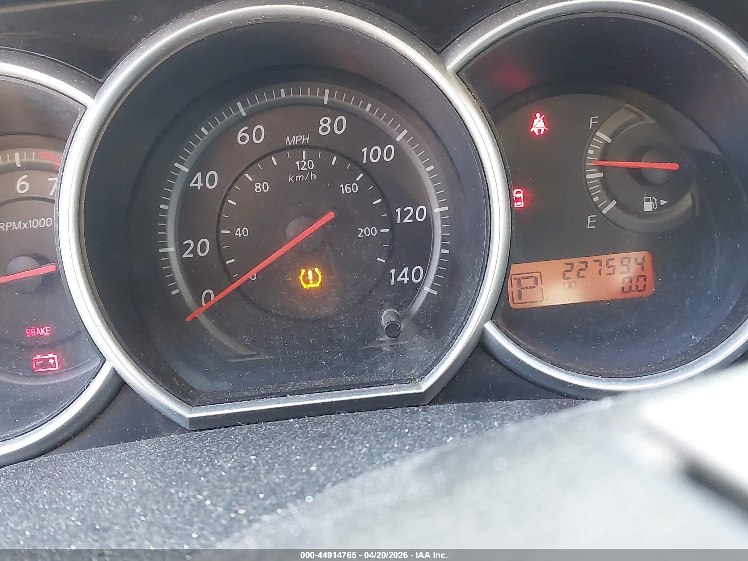 NISSAN VERSA image 7