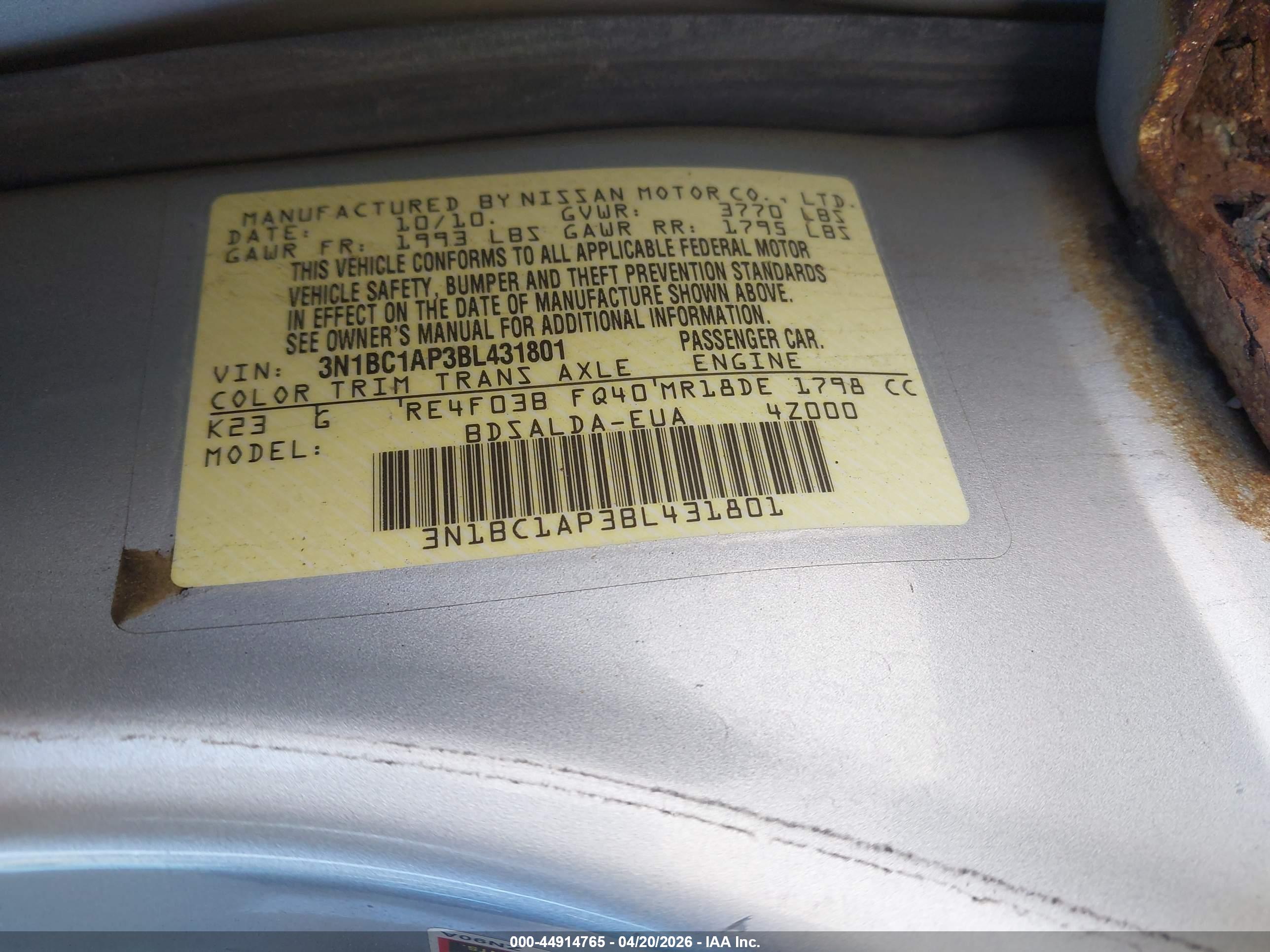 NISSAN VERSA image 9