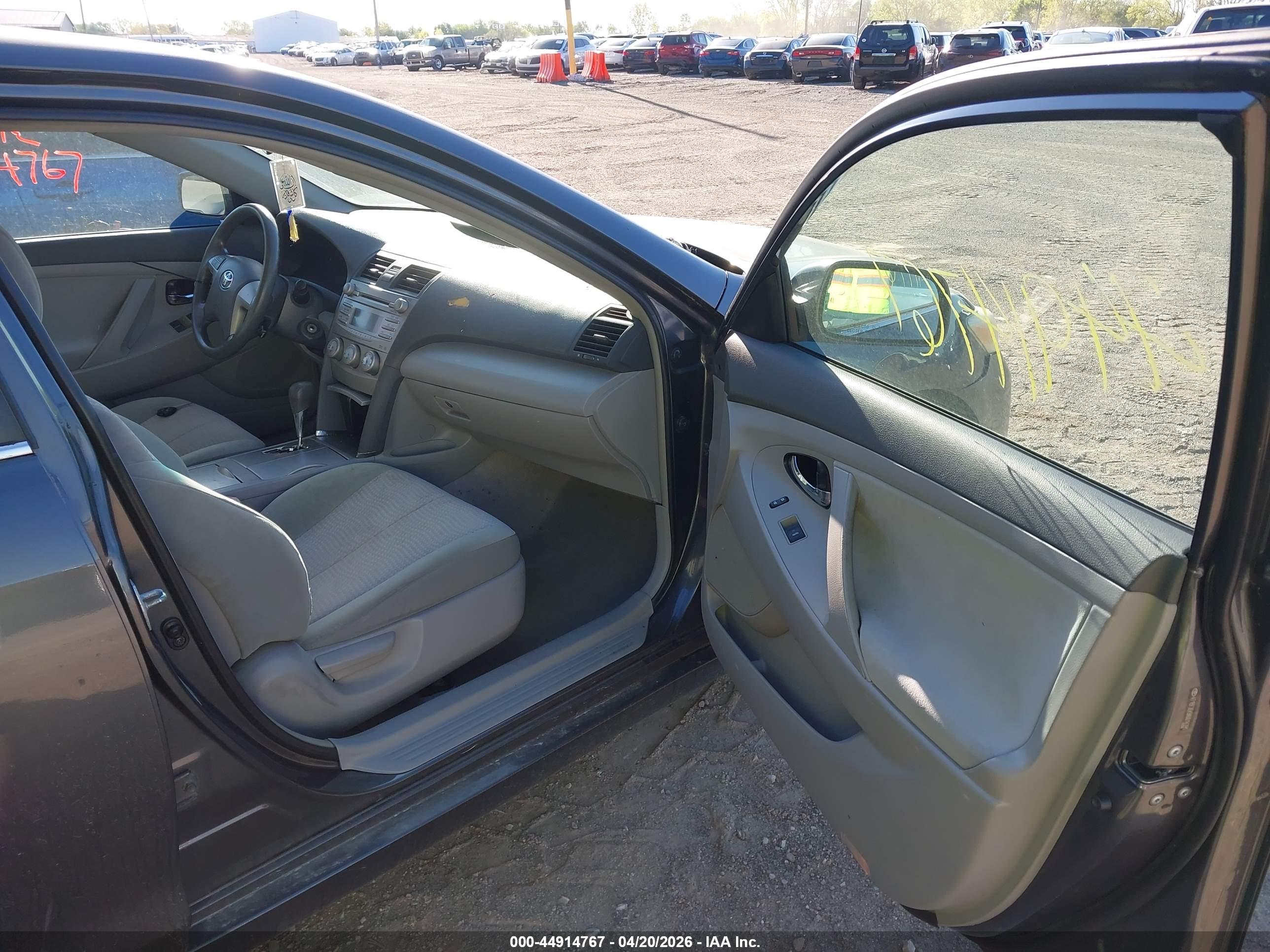 TOYOTA CAMRY image 5