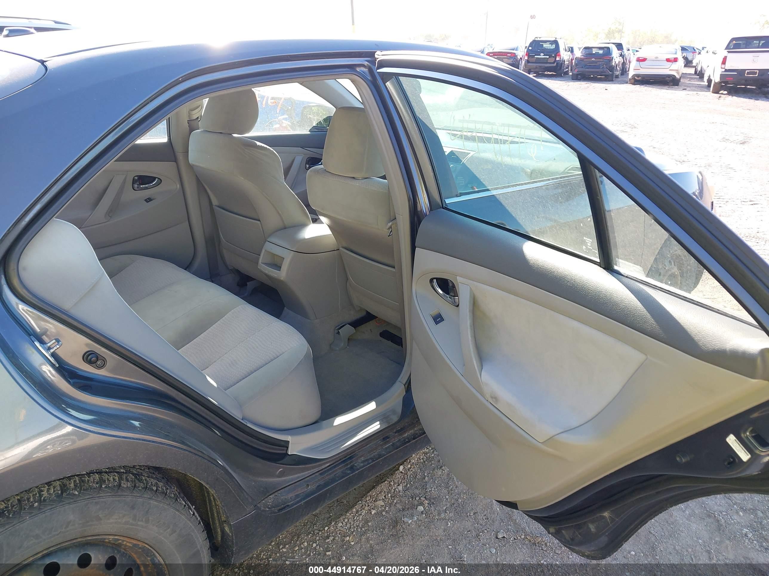 TOYOTA CAMRY image 8