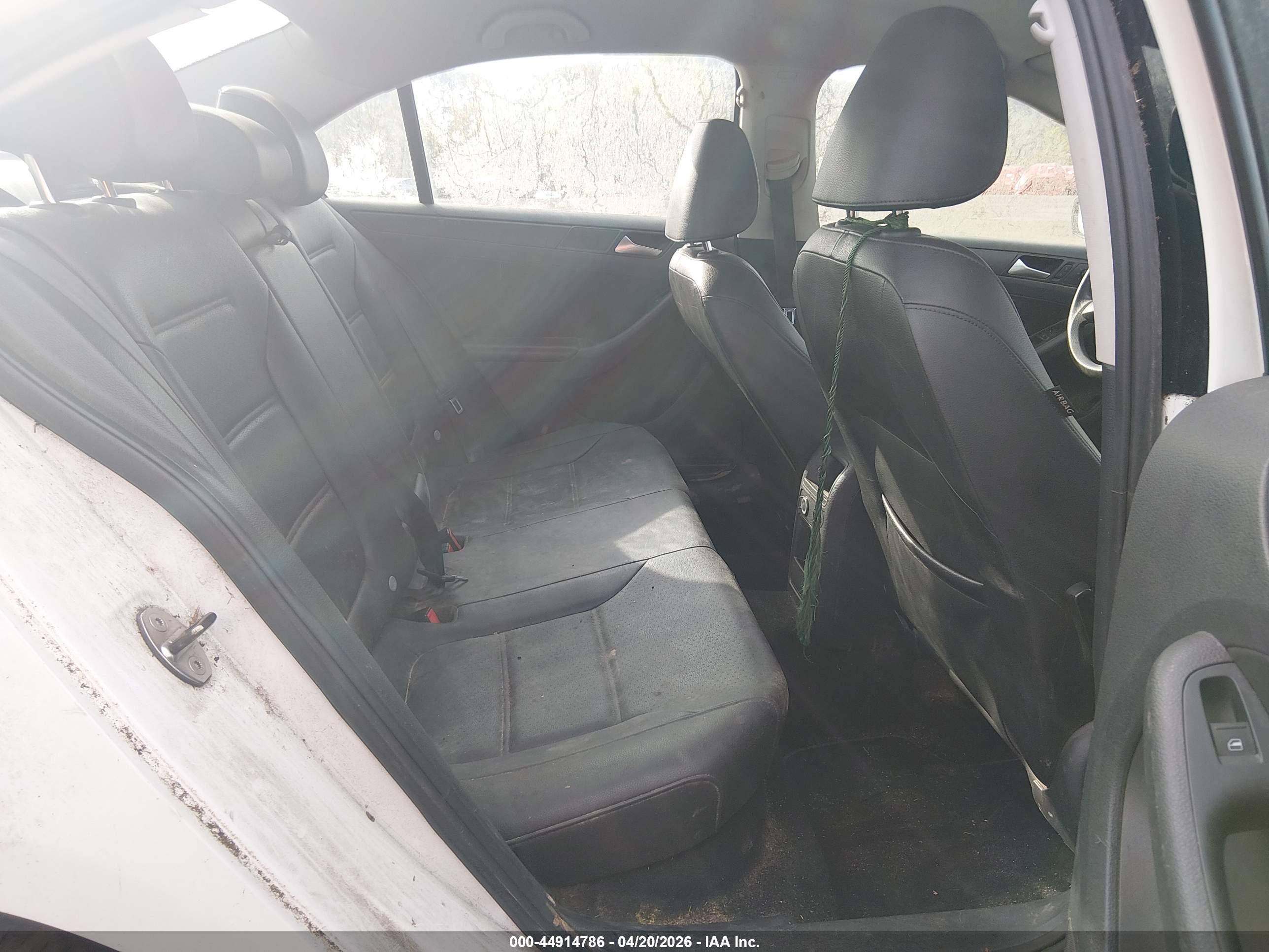 VOLKSWAGEN JETTA image 8