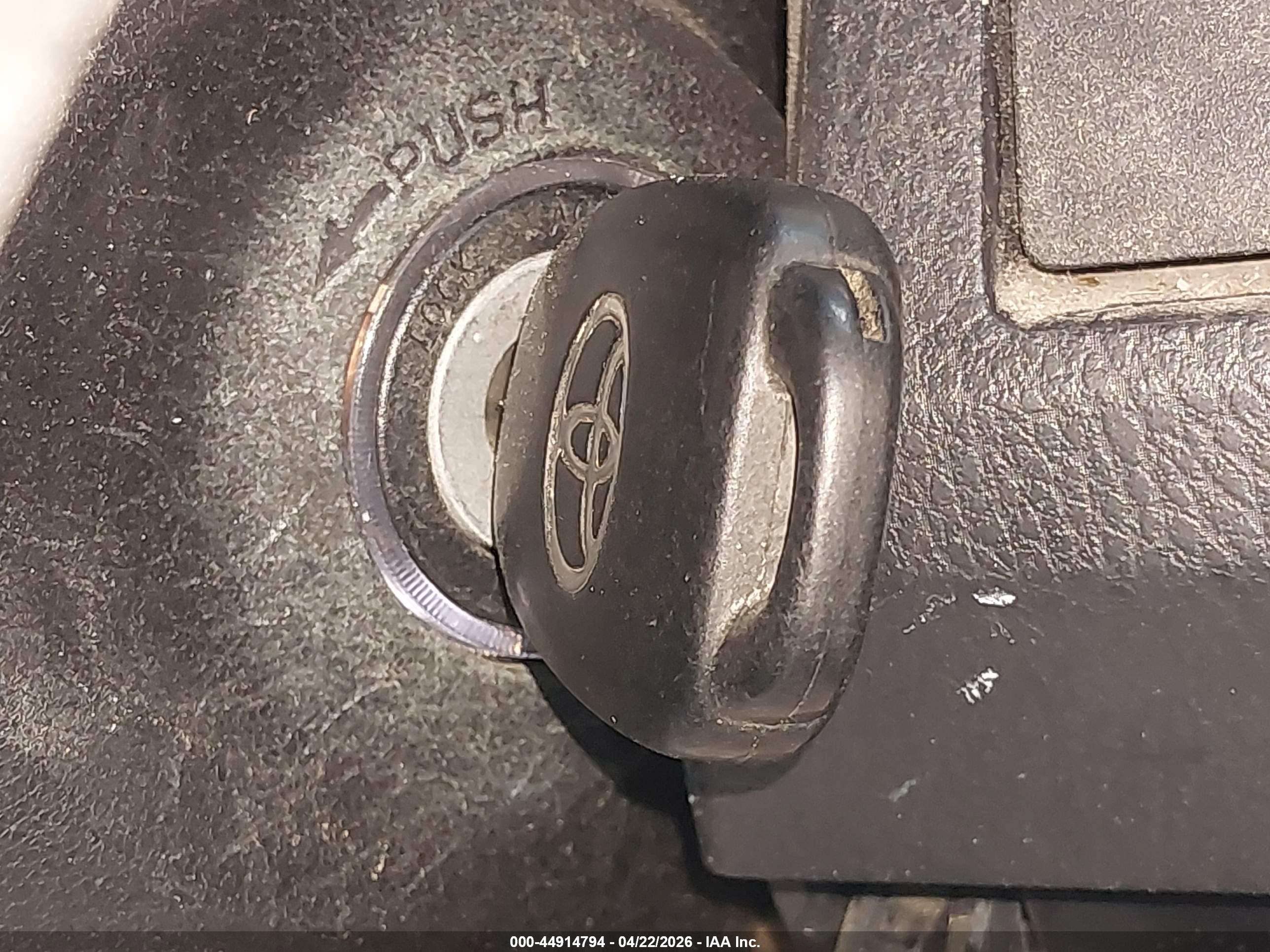 TOYOTA RAV4 image 11