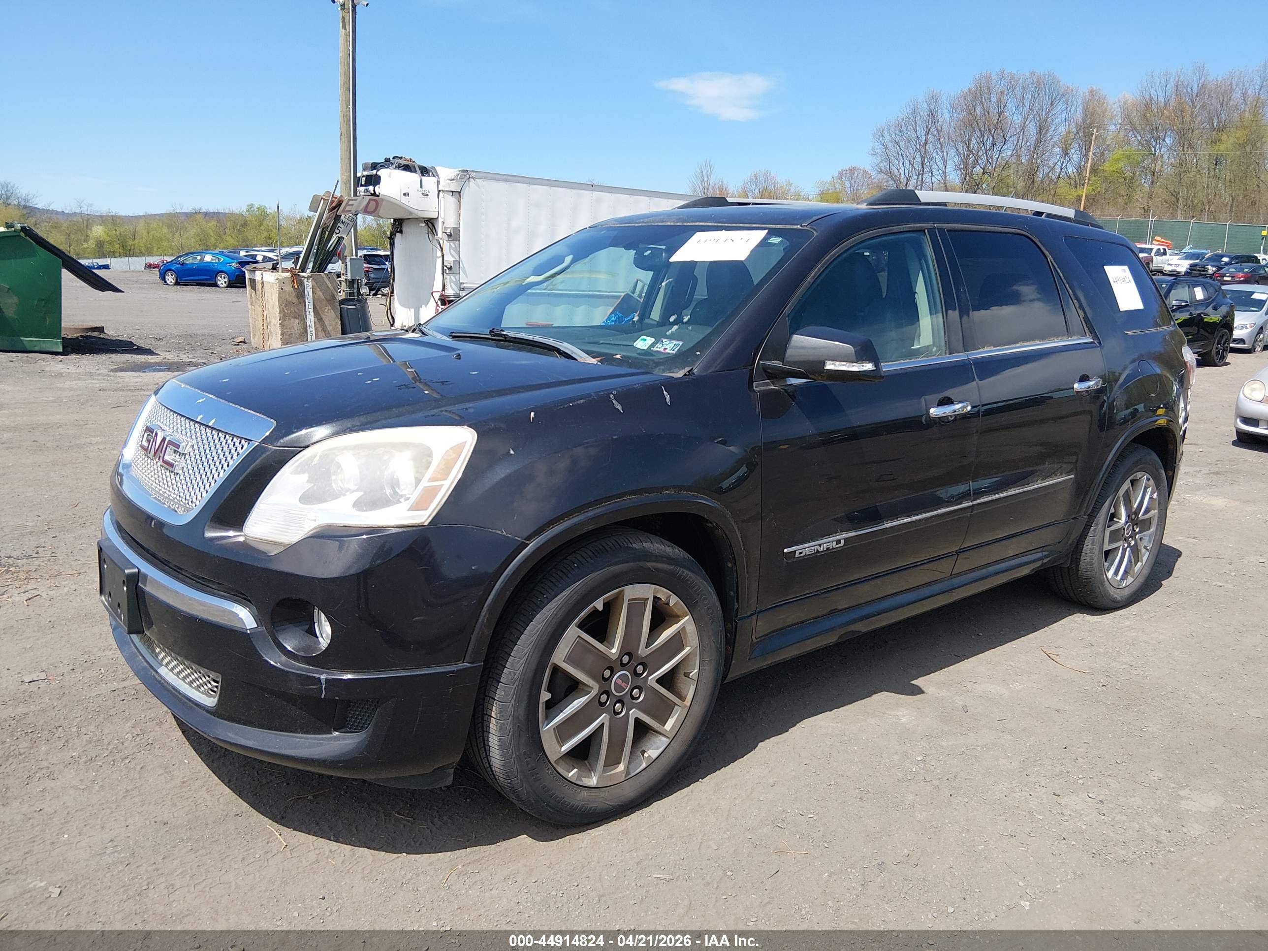 GMC ACADIA image 2
