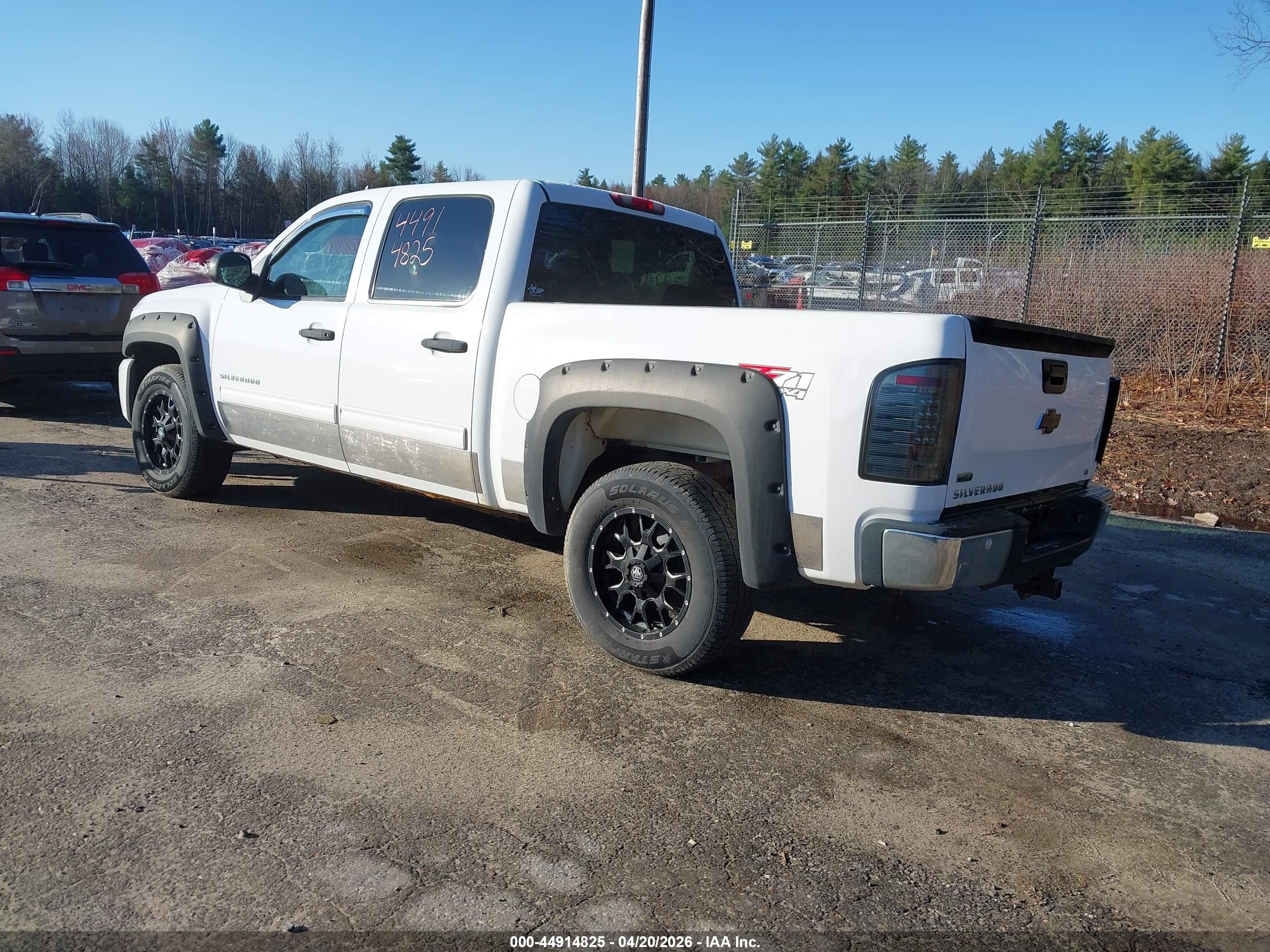 CHEVROLET SILVERADO image 3