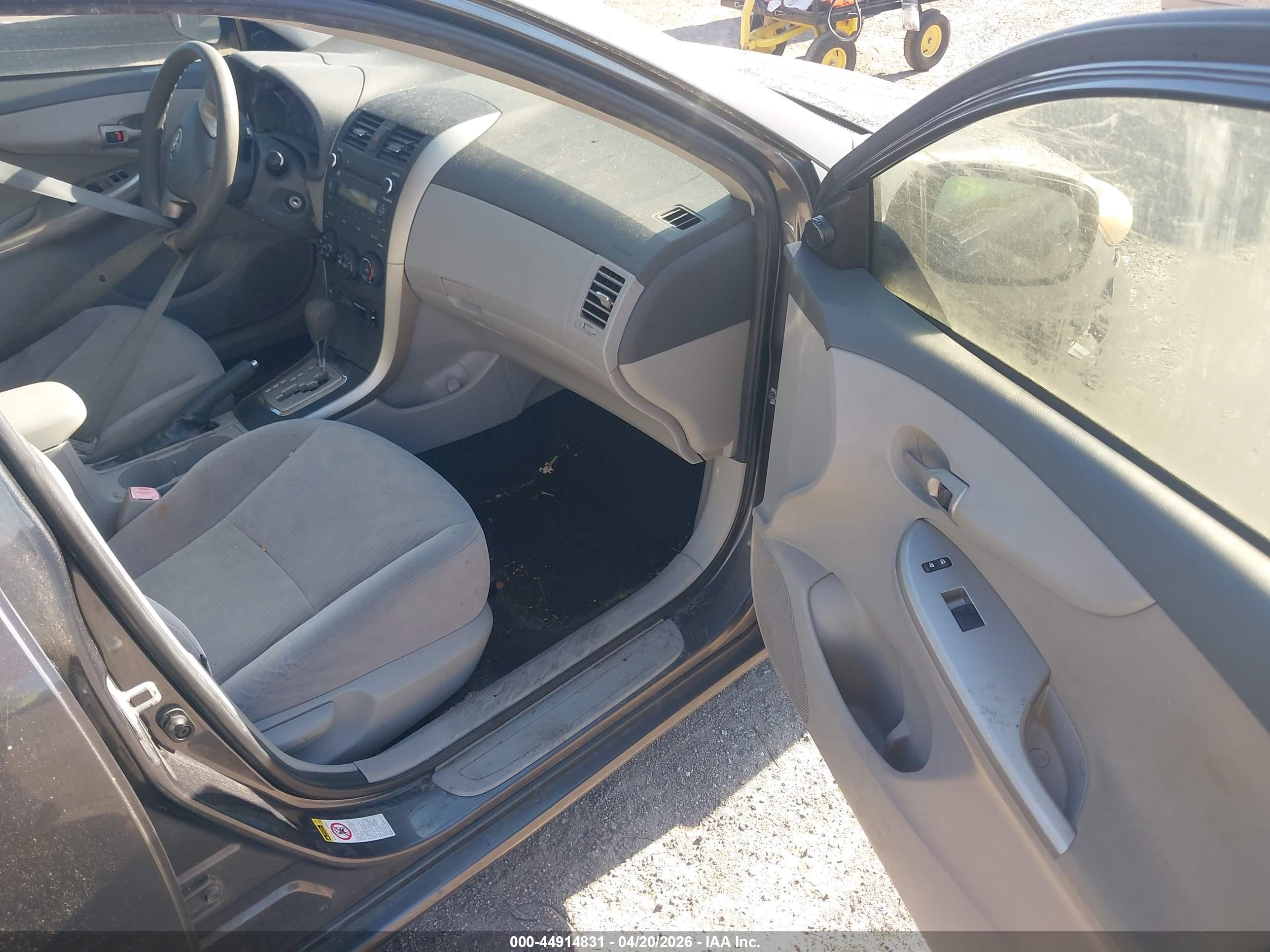 TOYOTA COROLLA image 5