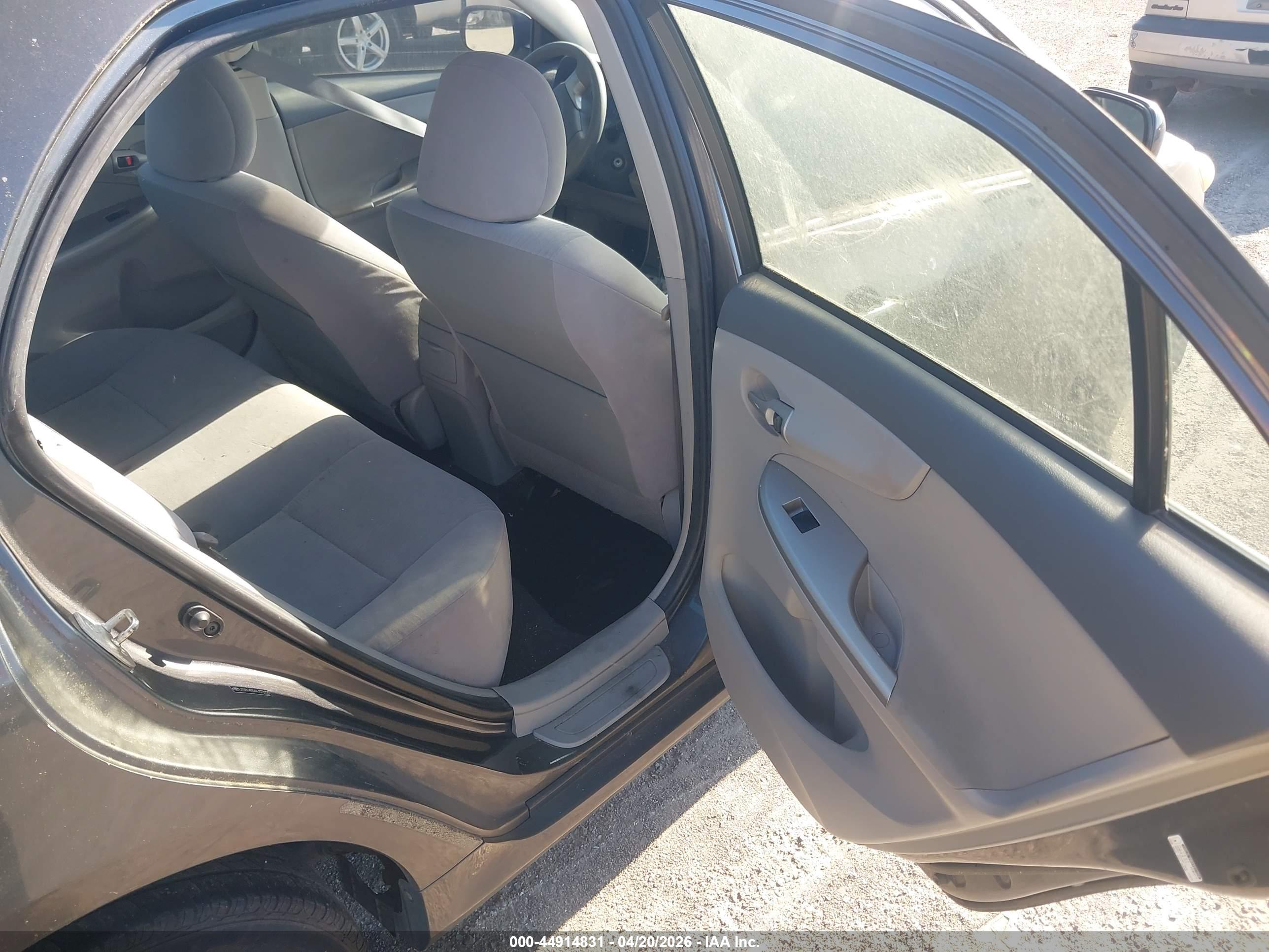 TOYOTA COROLLA image 8