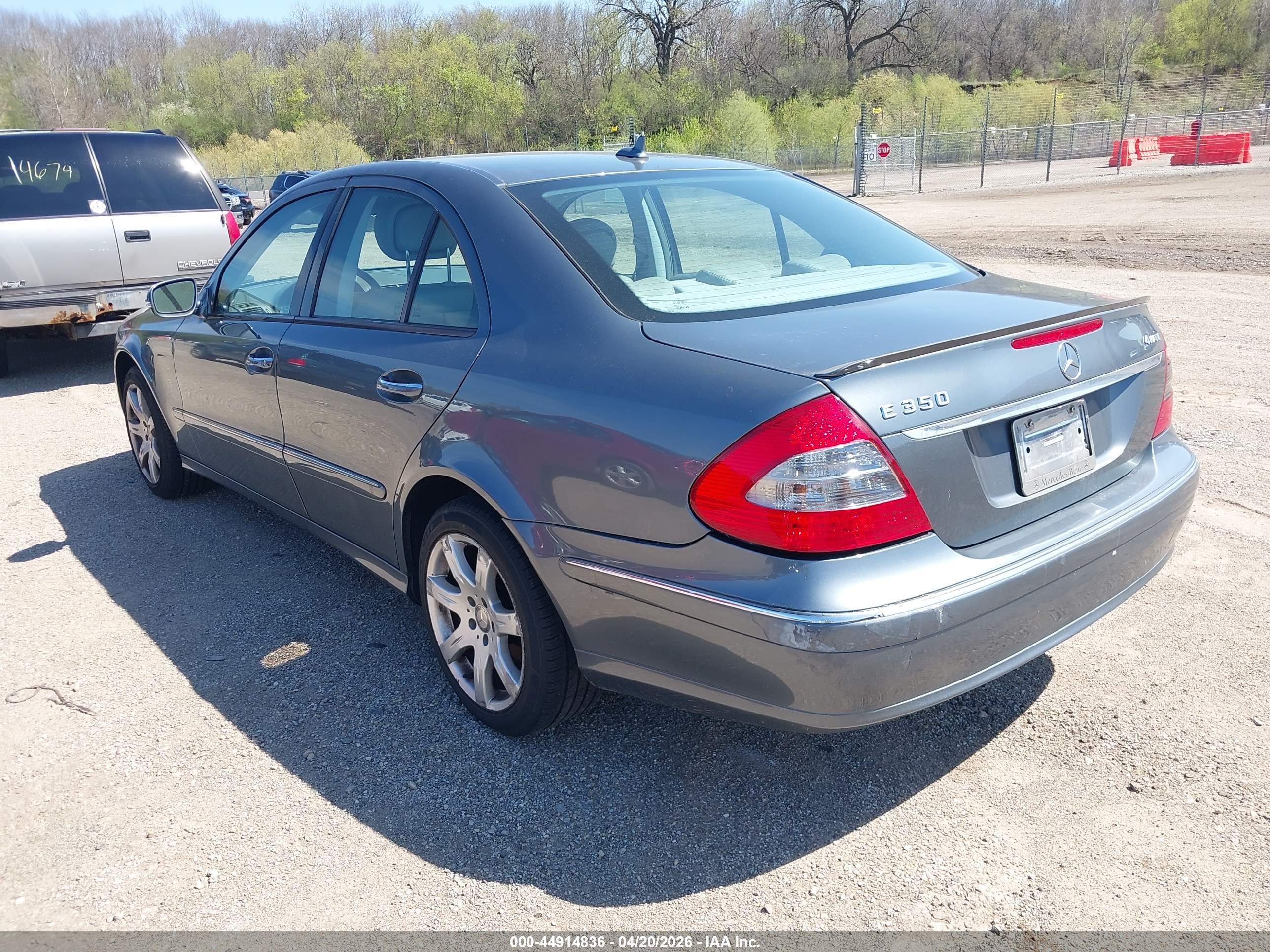 MERCEDES-BENZ E image 3