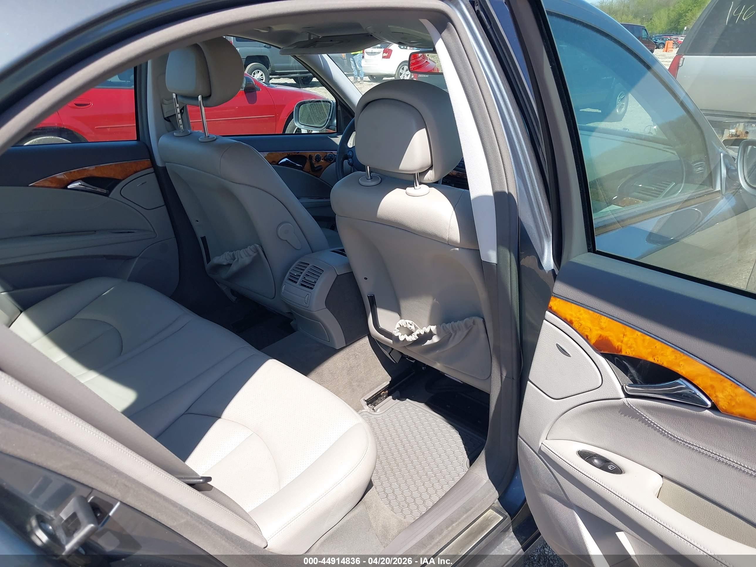 MERCEDES-BENZ E image 8