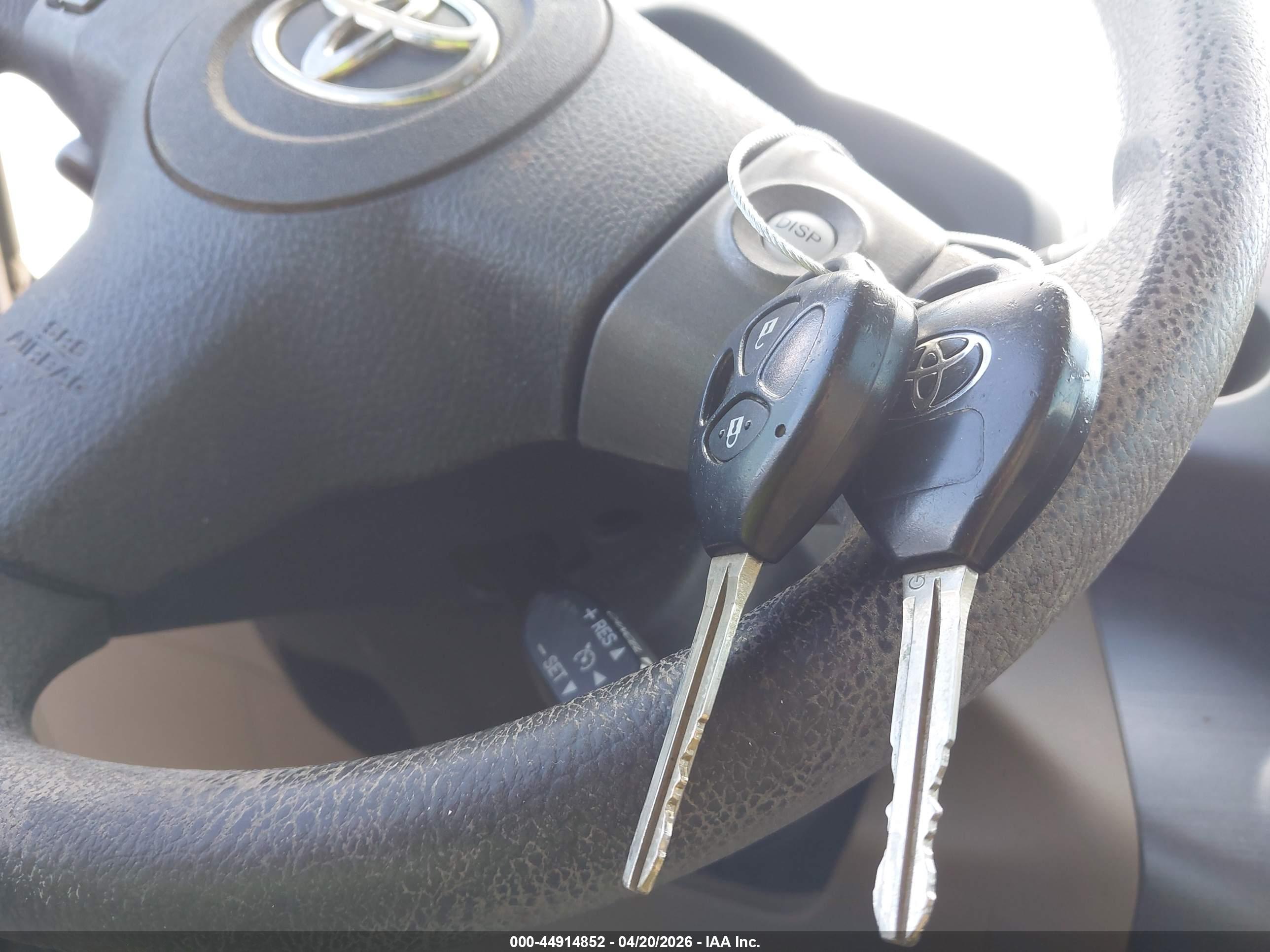 TOYOTA RAV4 image 11
