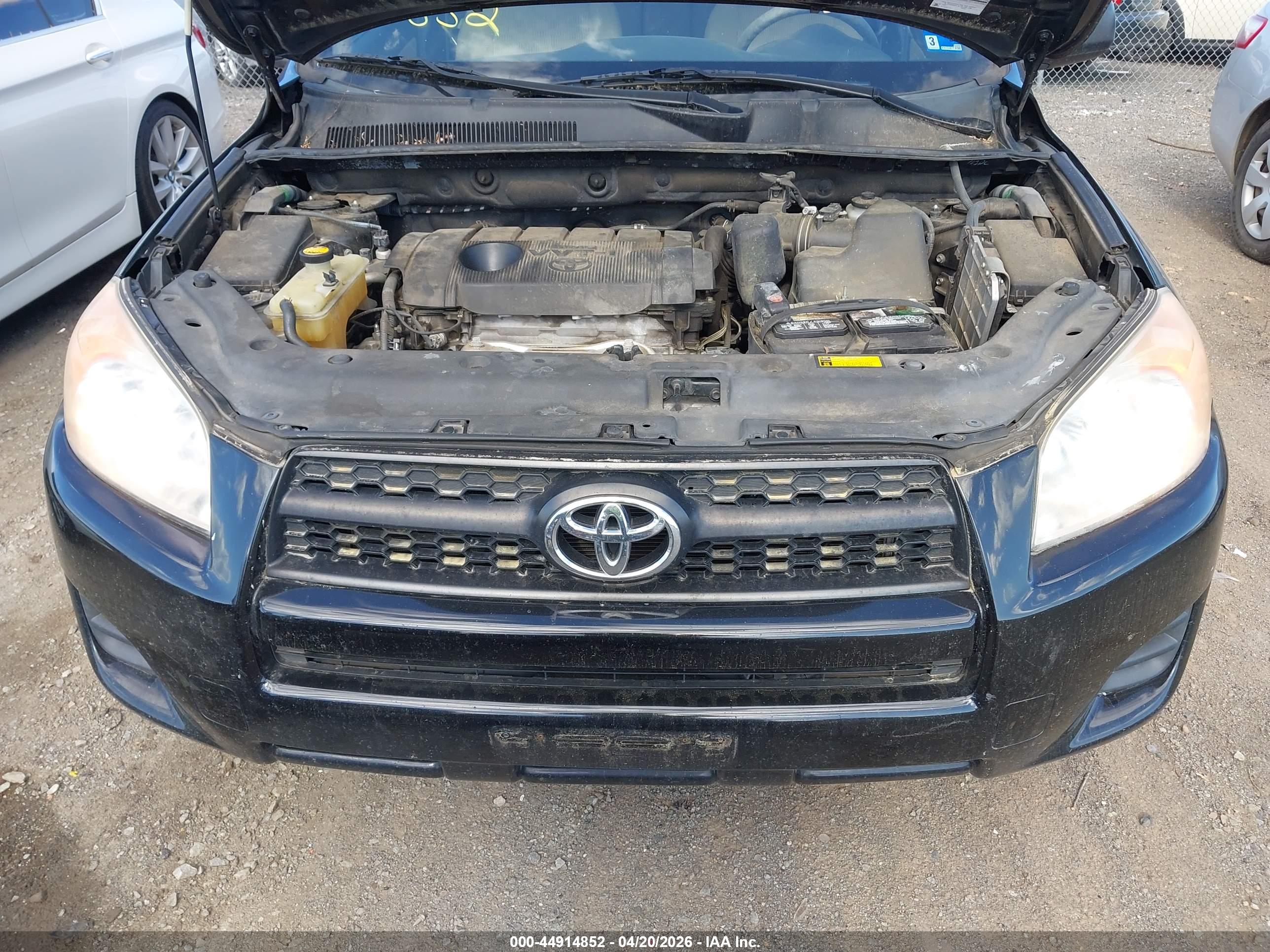 TOYOTA RAV4 image 6