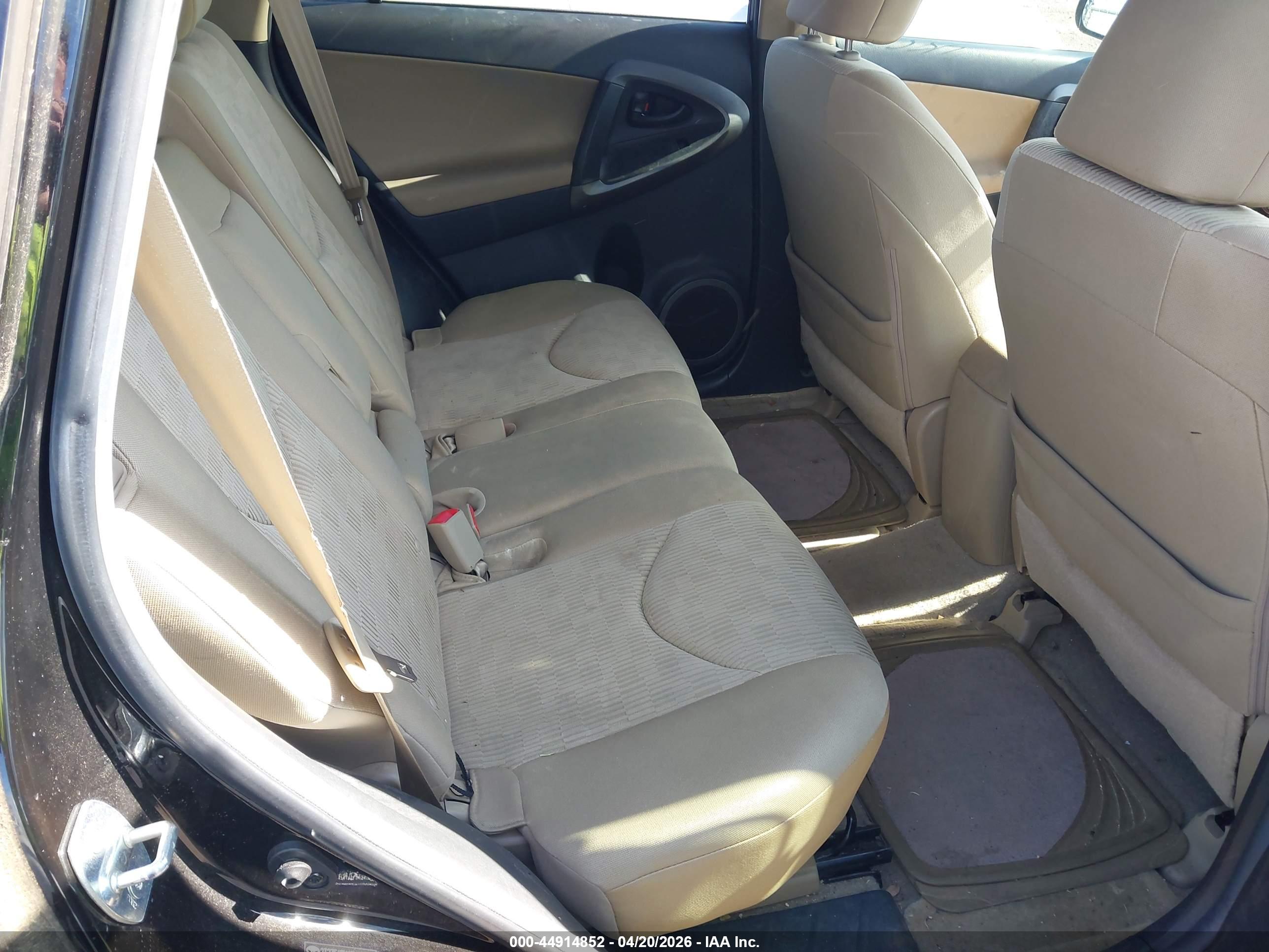 TOYOTA RAV4 image 8