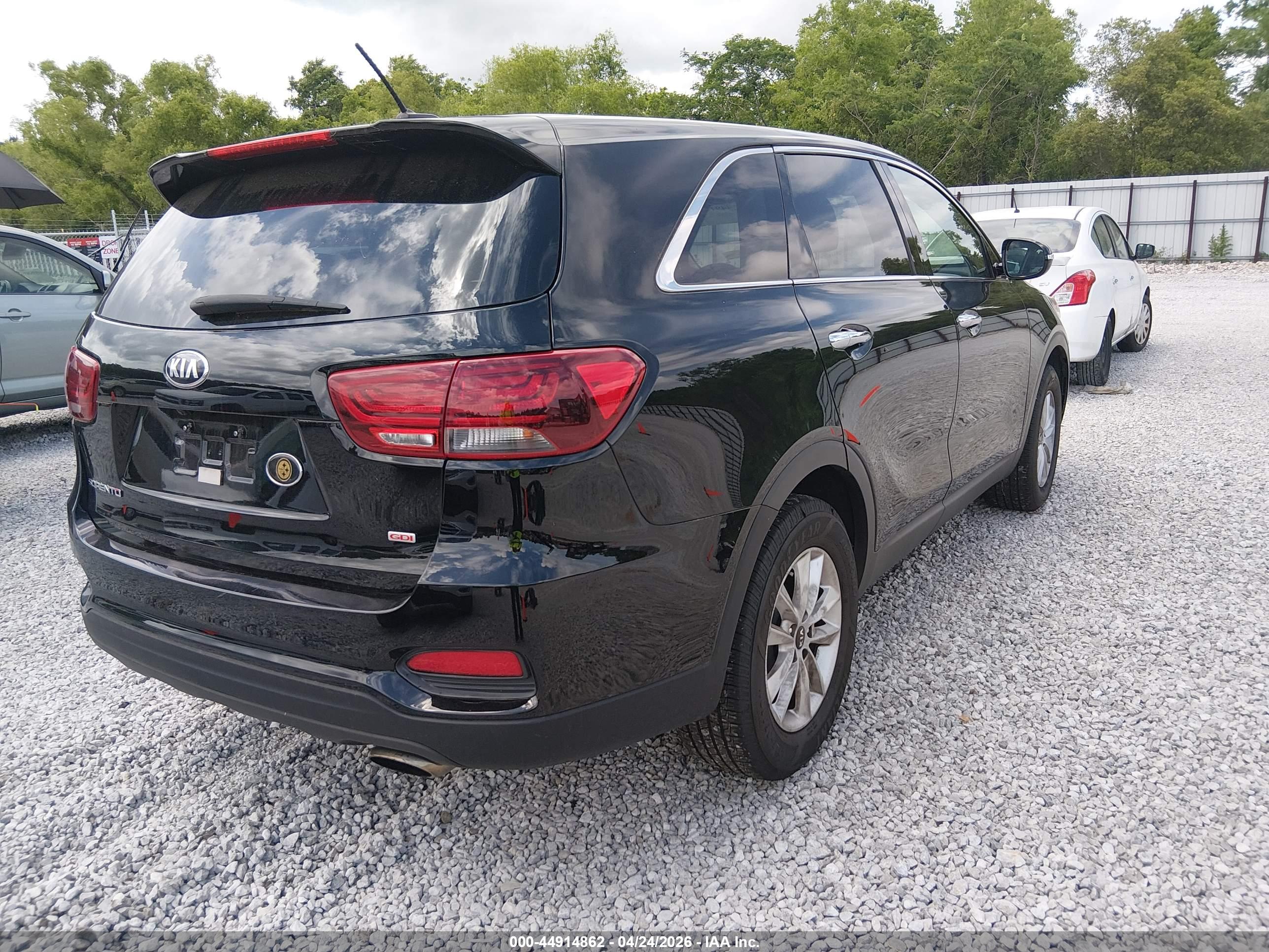 KIA SORENTO image 4