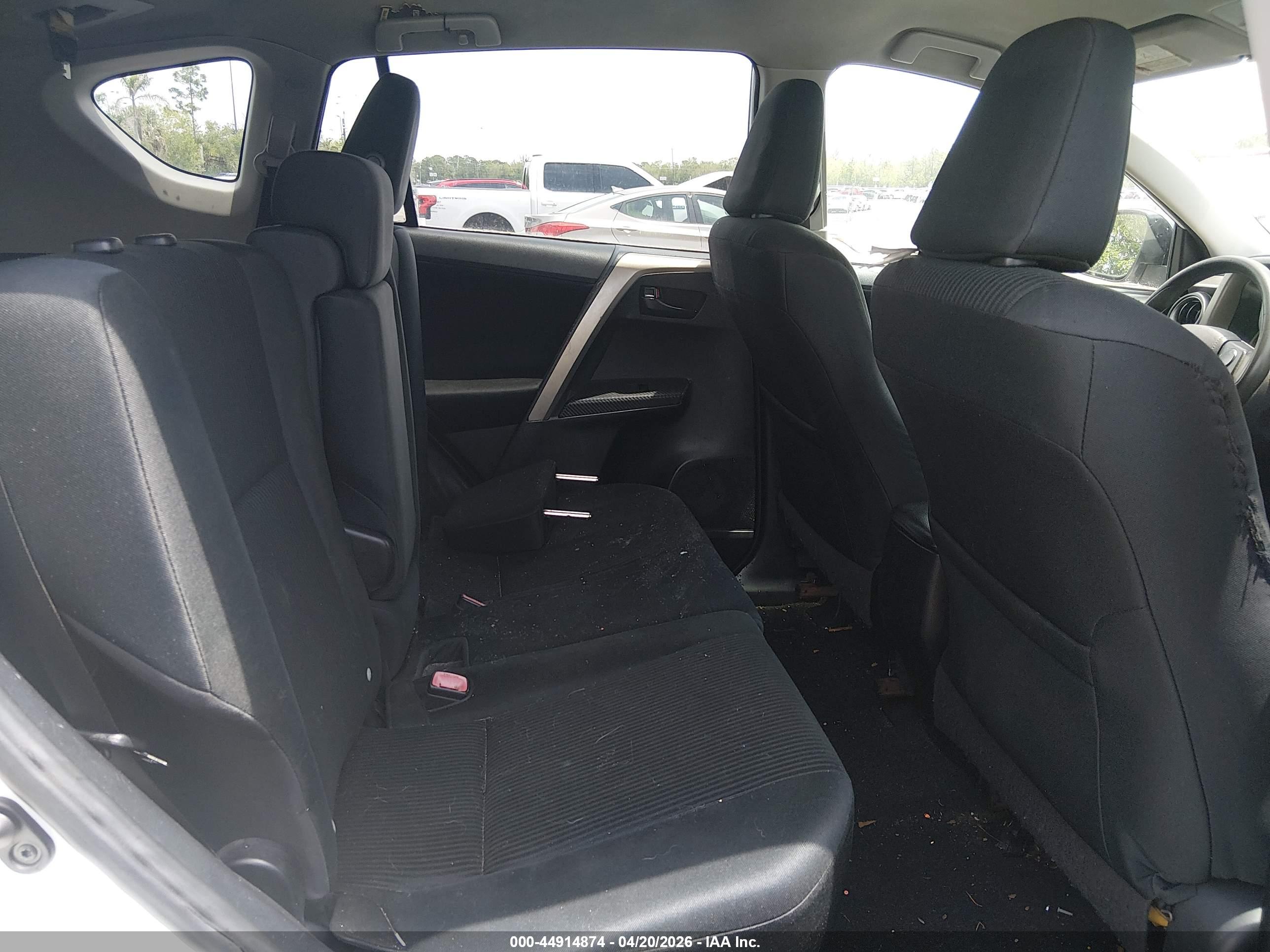 TOYOTA RAV4 image 8
