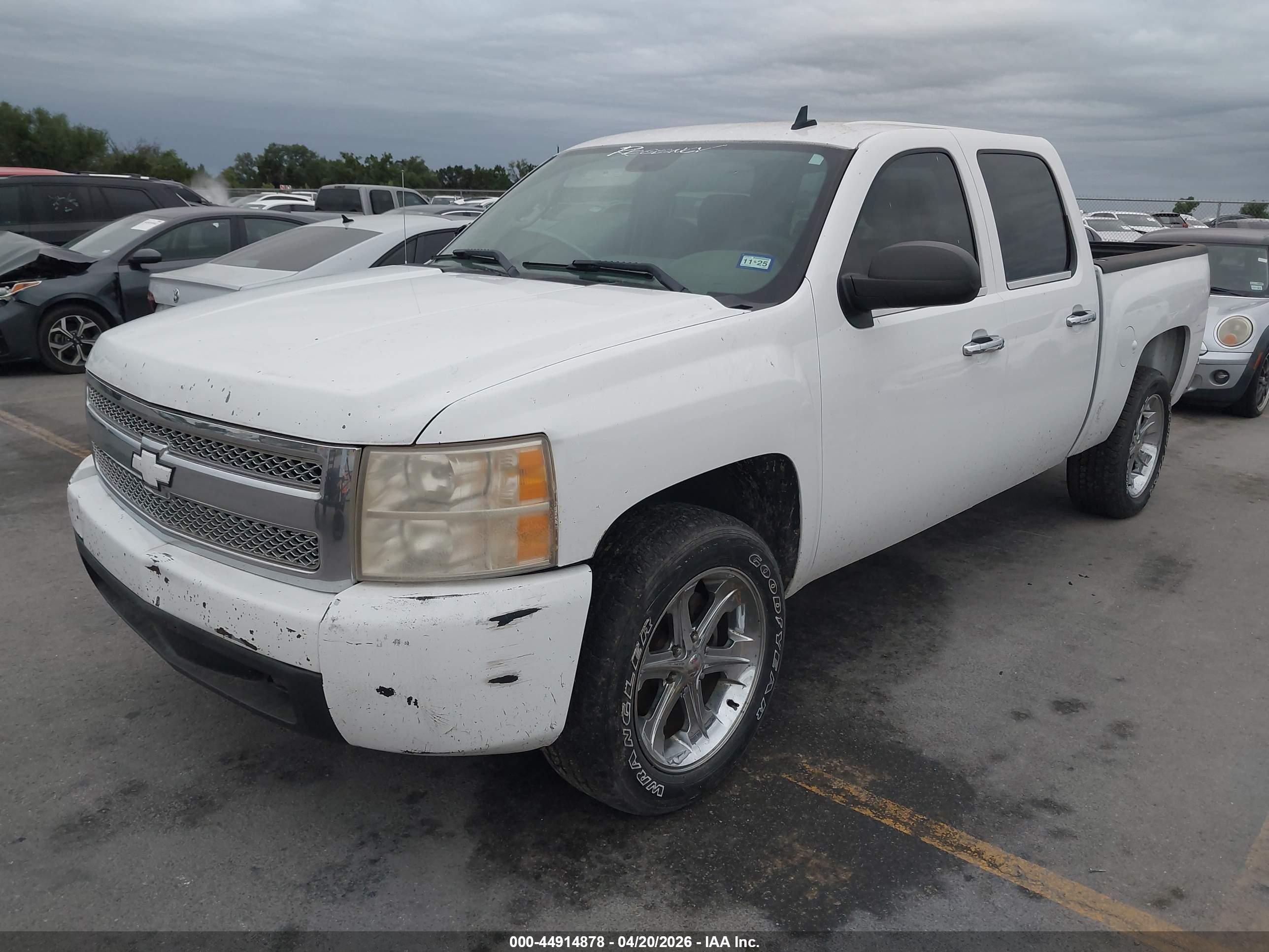 CHEVROLET SILVERADO image 2