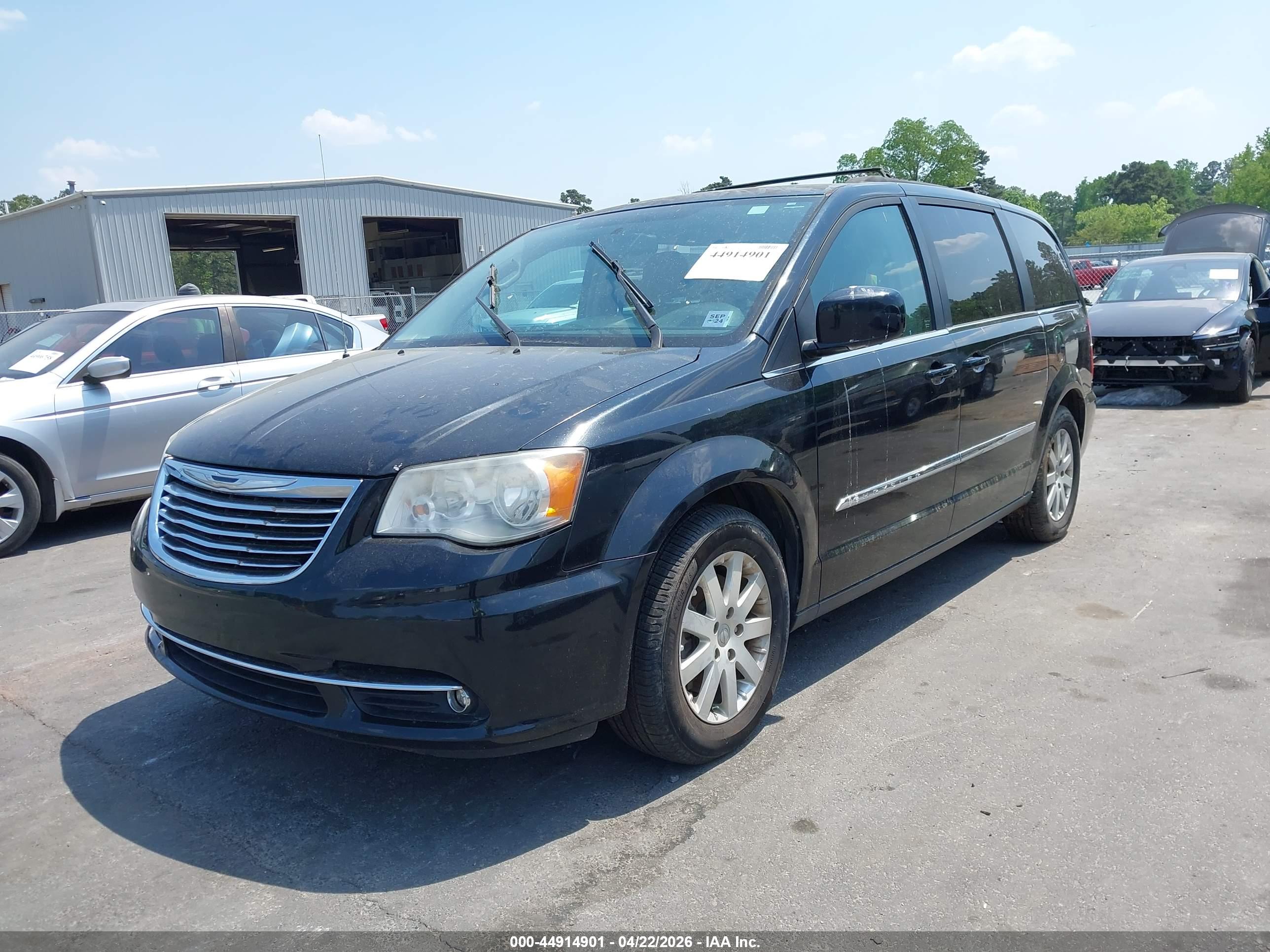 CHRYSLER TOWN image 2