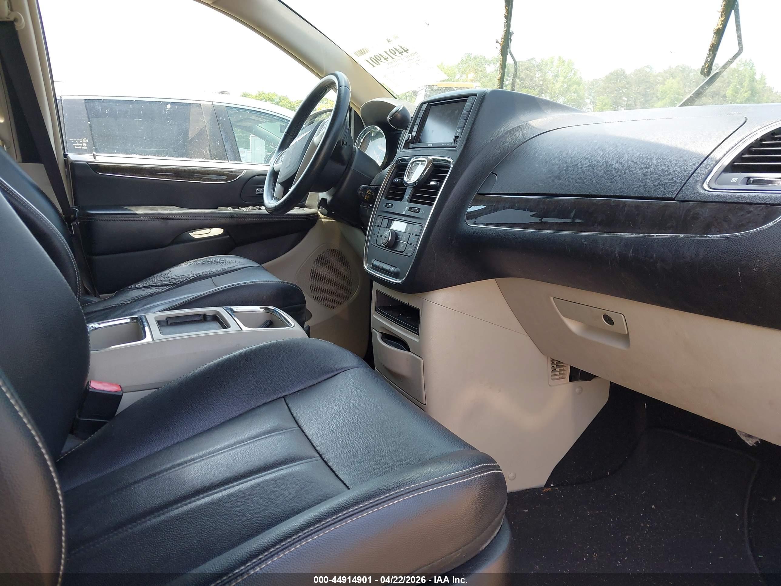 CHRYSLER TOWN image 5