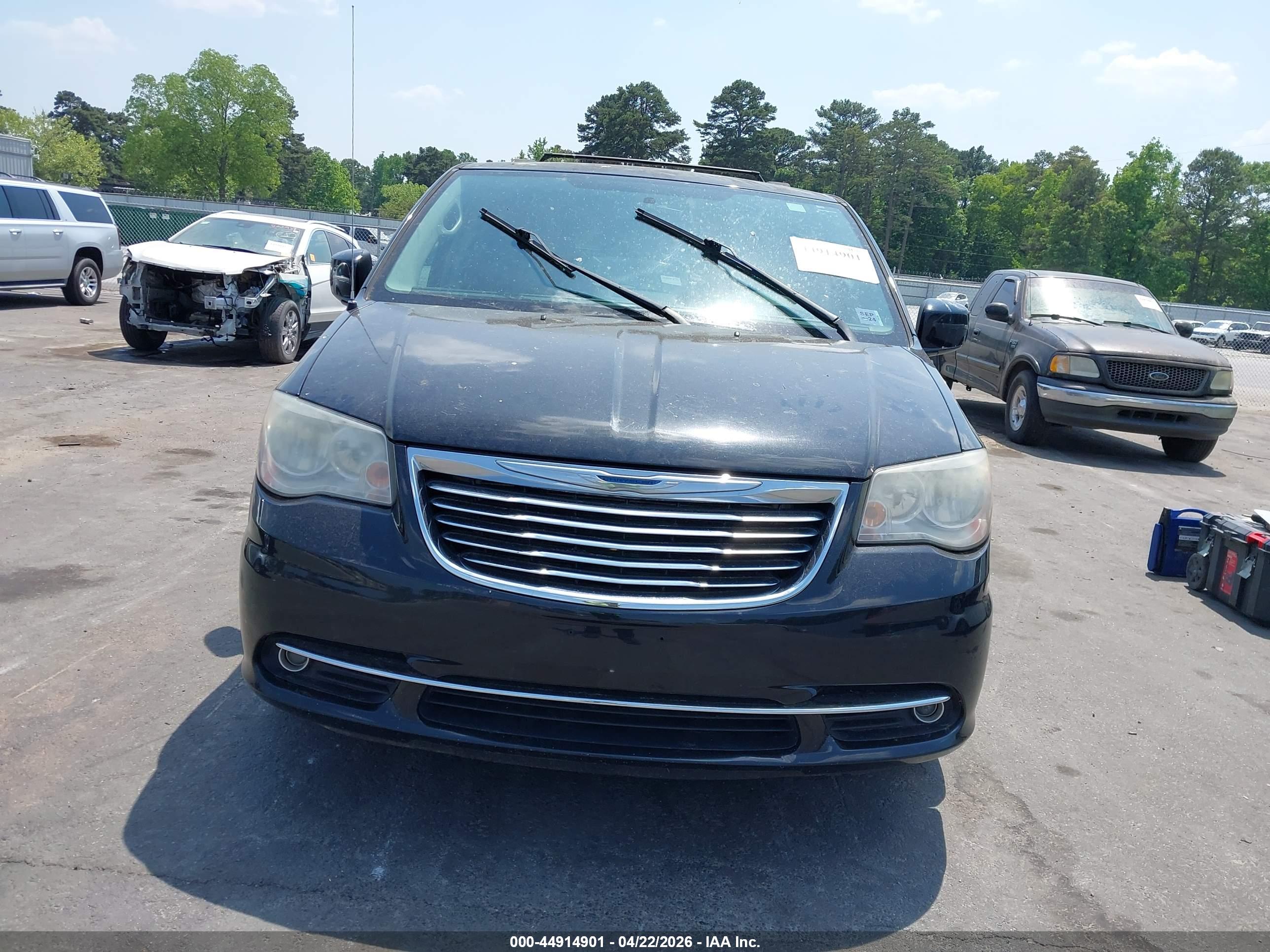 CHRYSLER TOWN image 6