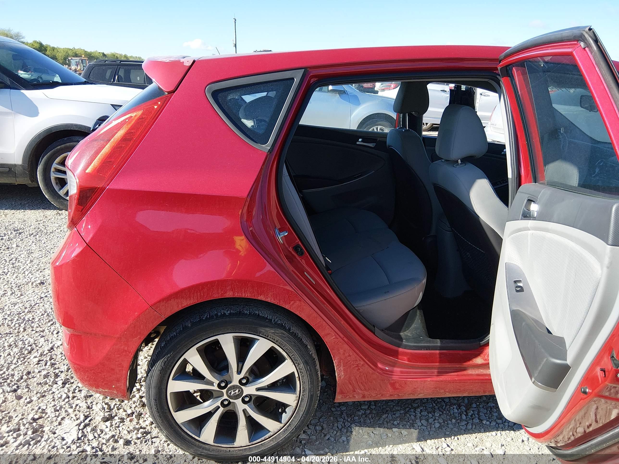 HYUNDAI ACCENT image 8