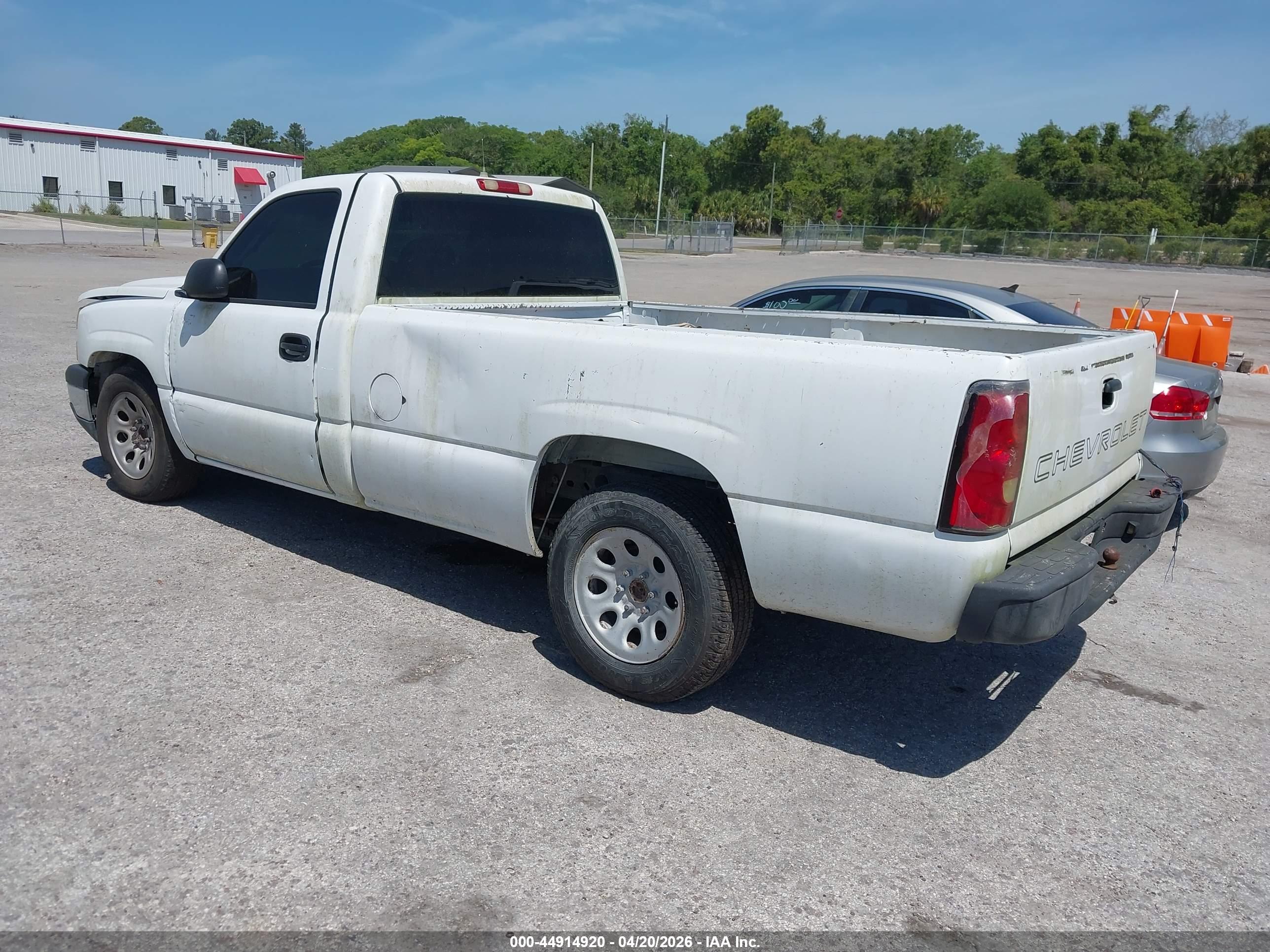 CHEVROLET SILVERADO image 3