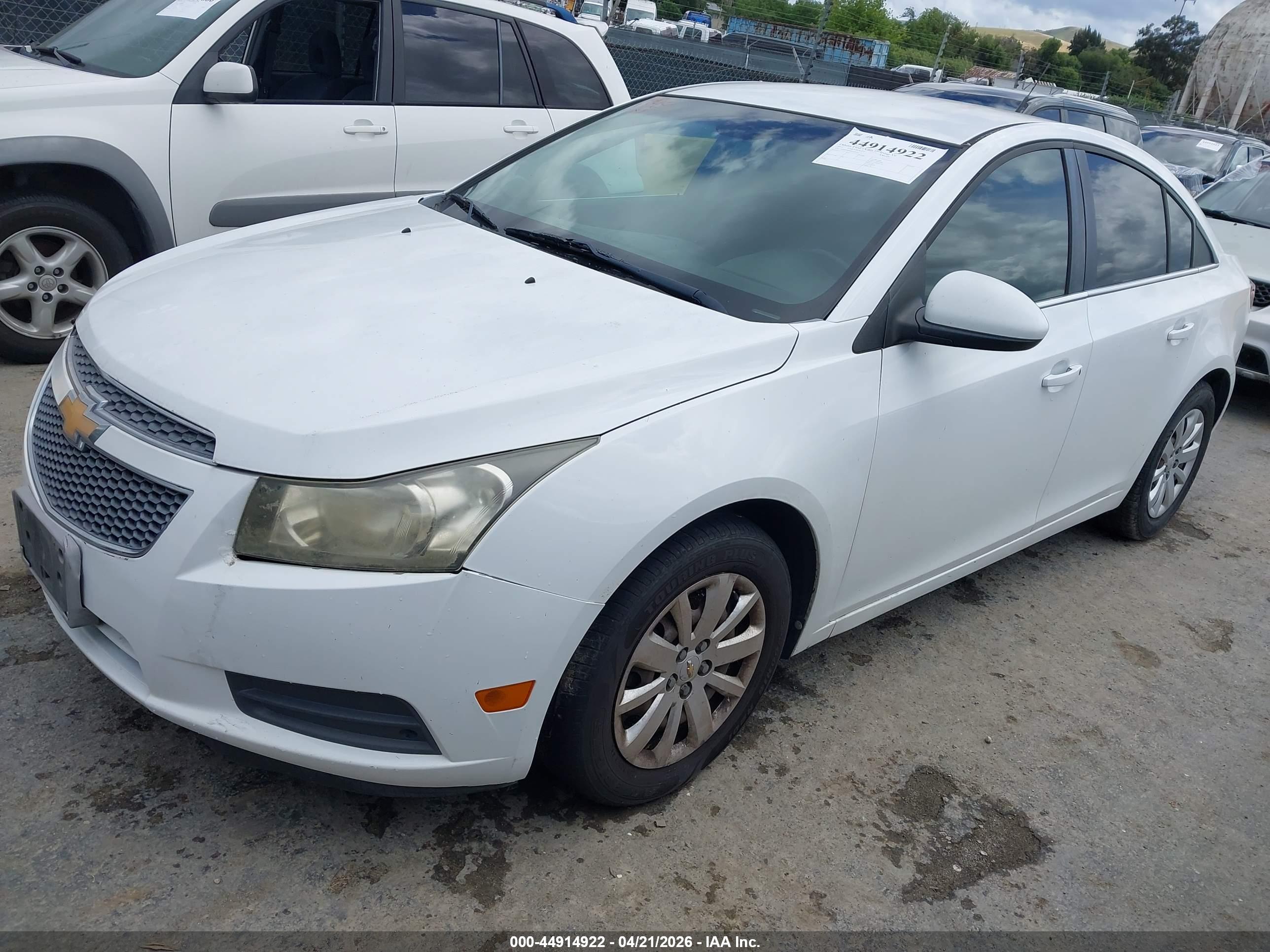 CHEVROLET CRUZE image 2