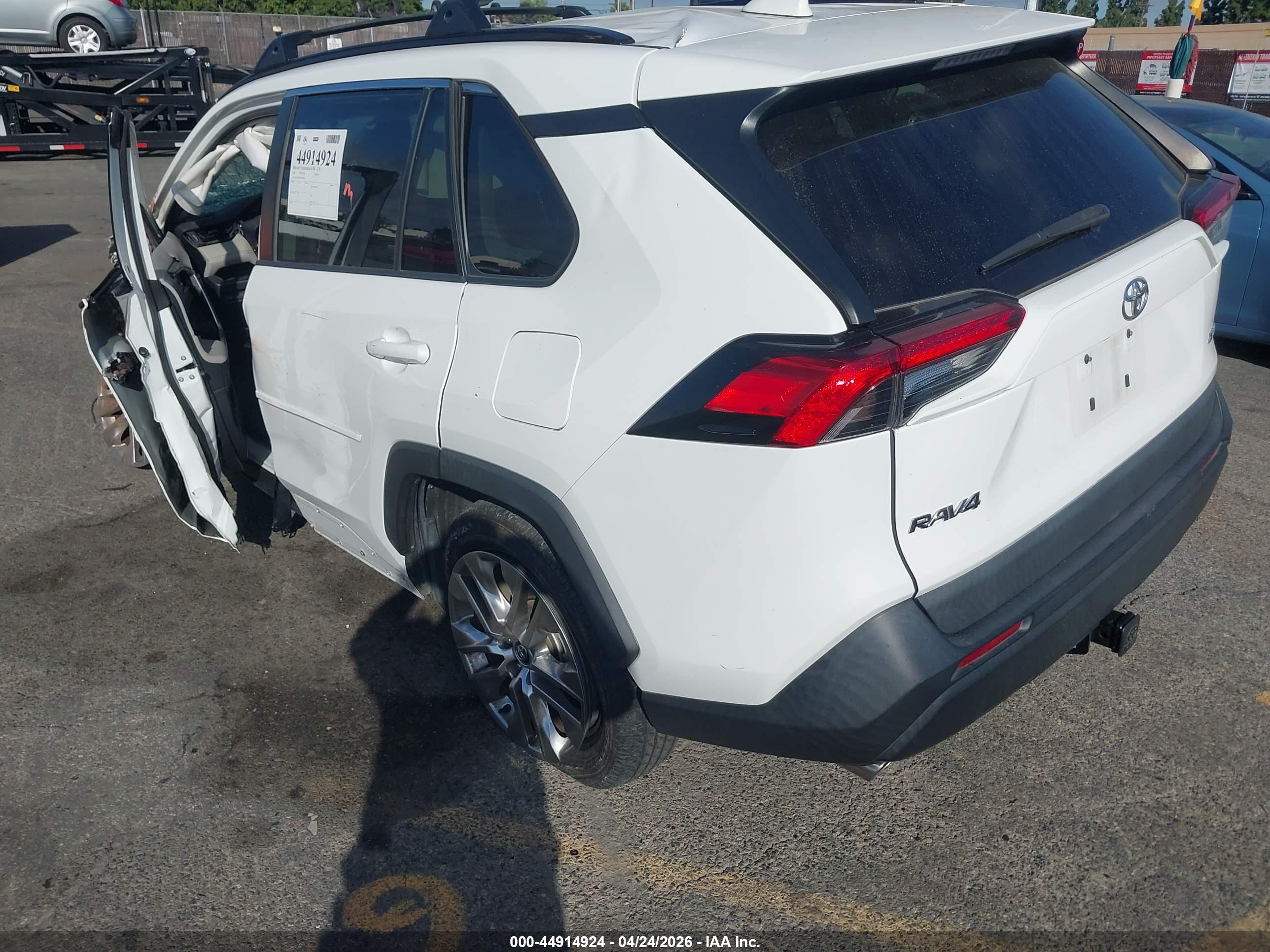 TOYOTA RAV4 image 3