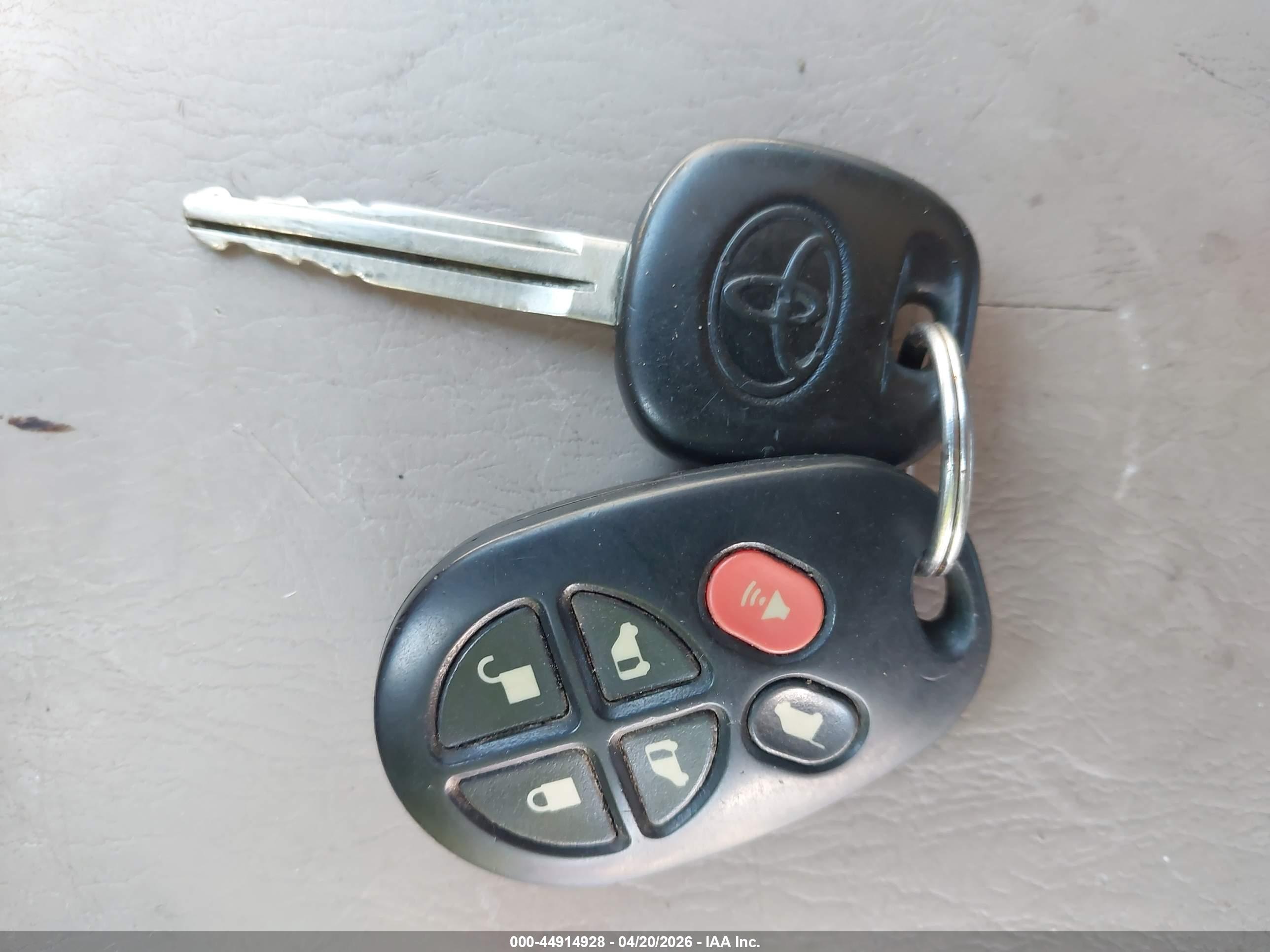 TOYOTA SIENNA image 11
