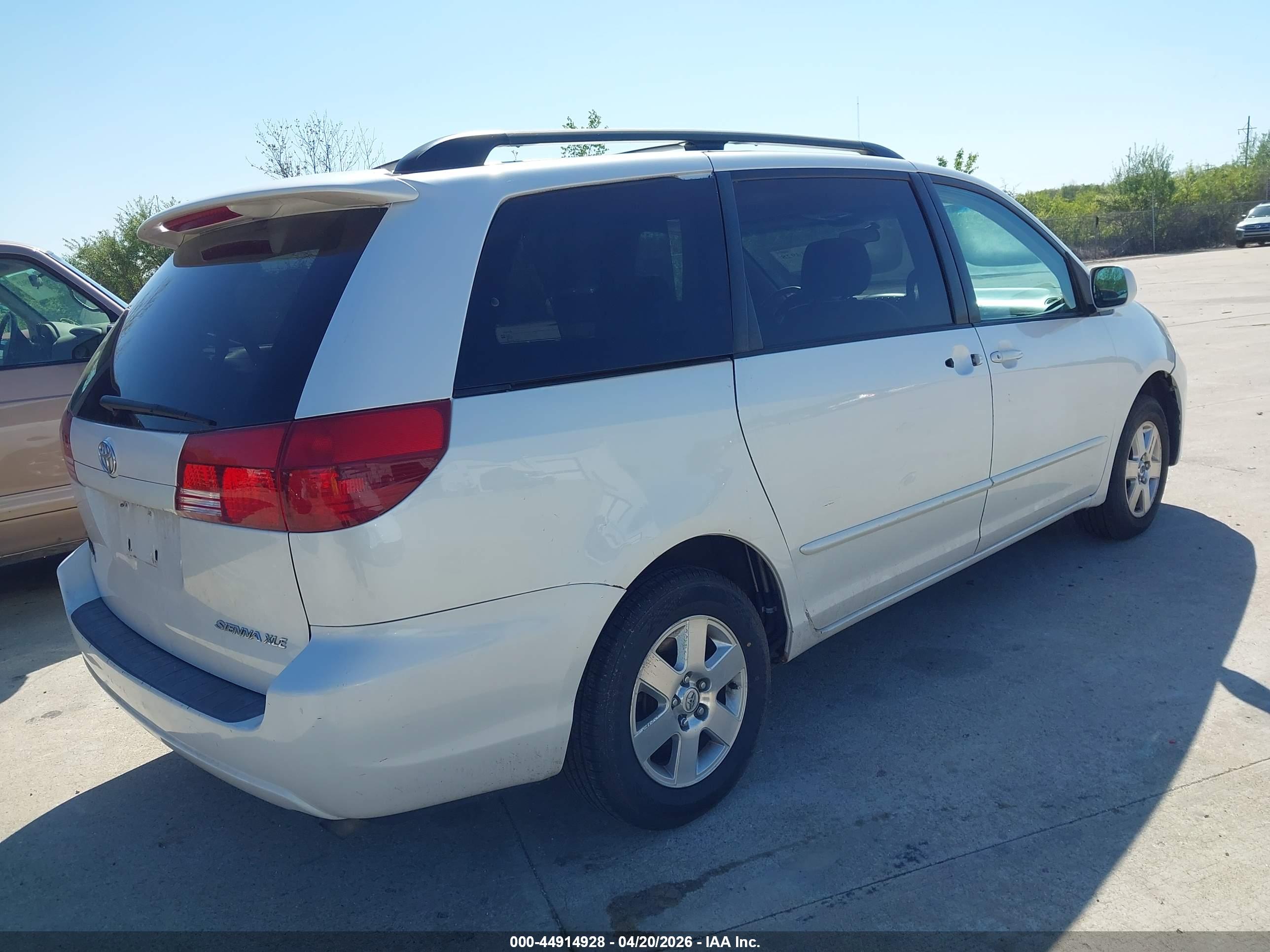 TOYOTA SIENNA image 4