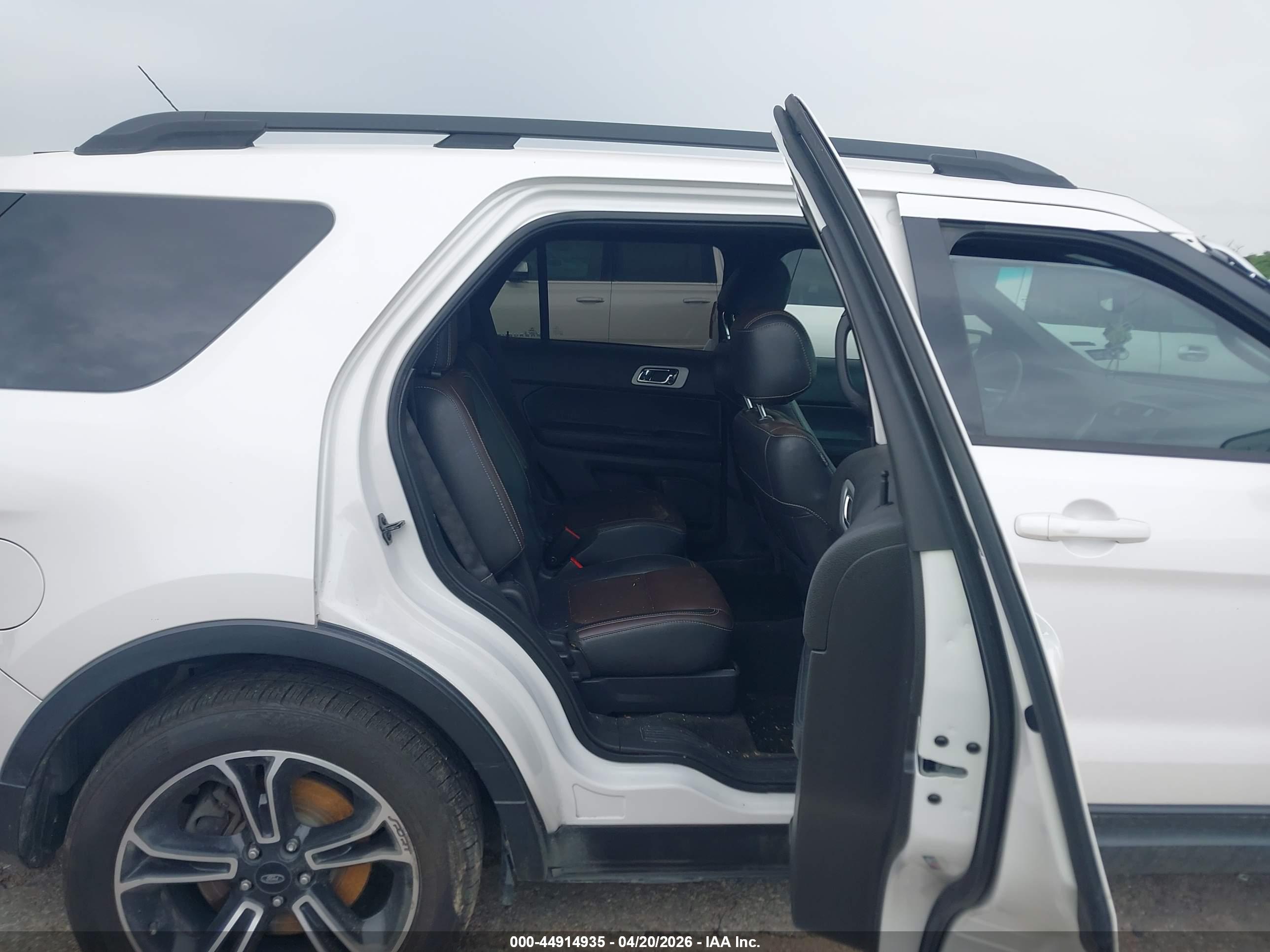 FORD EXPLORER image 8