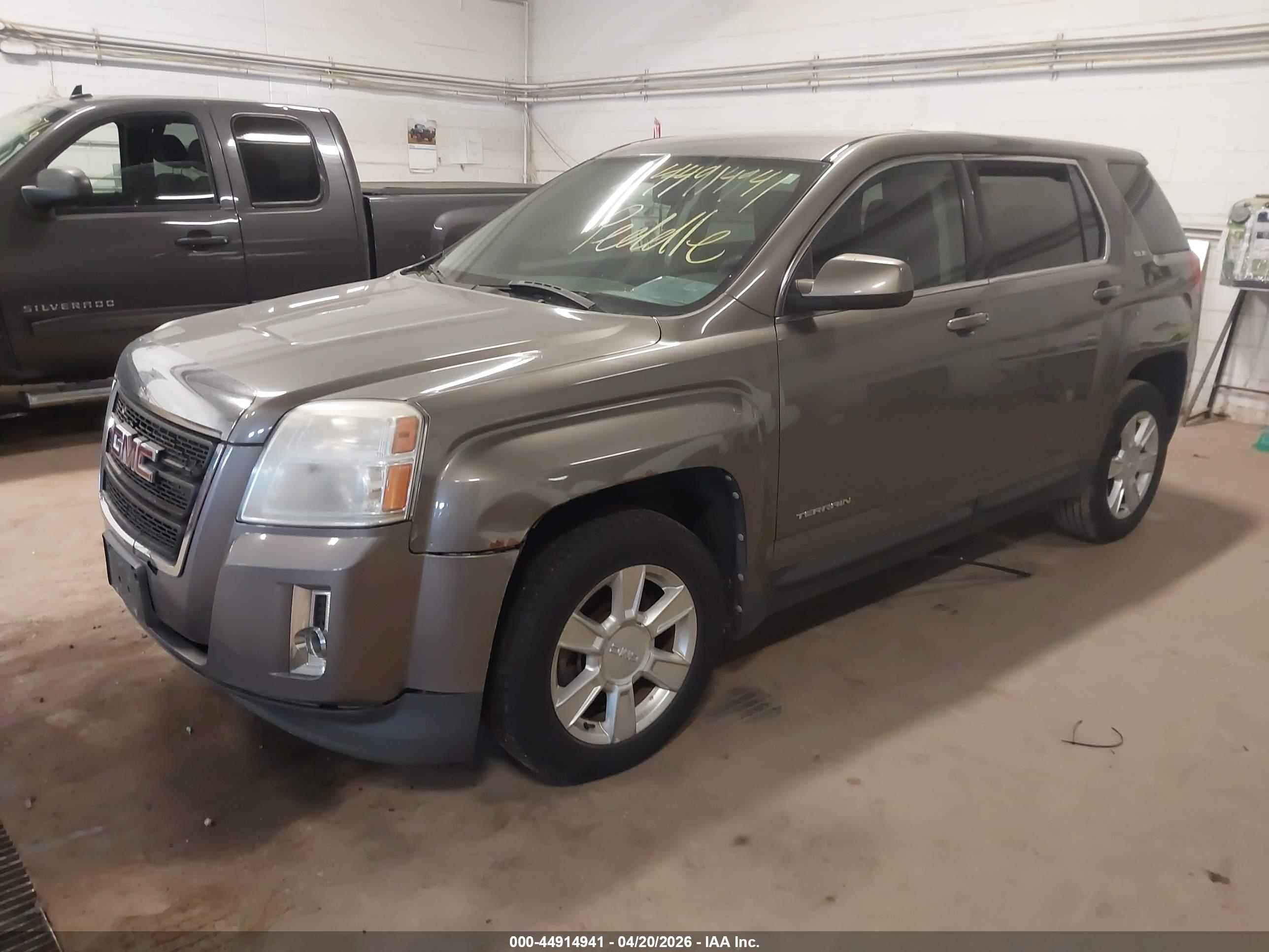 GMC TERRAIN image 2