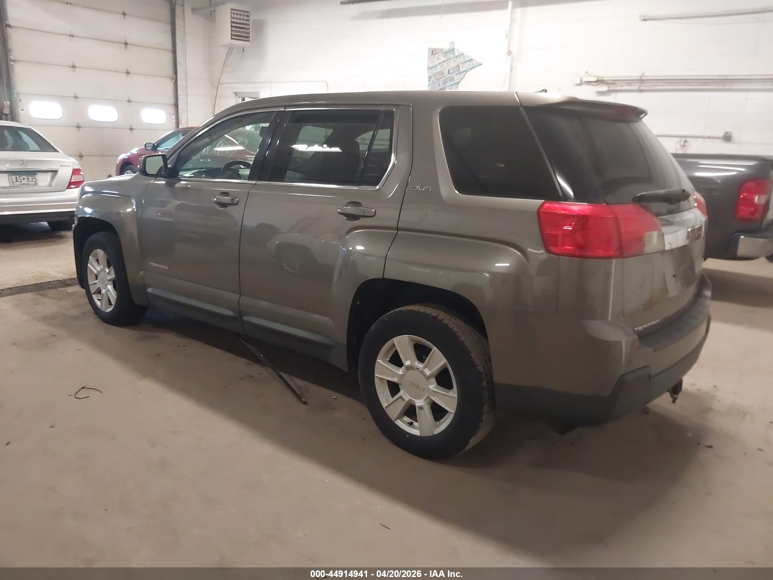 GMC TERRAIN image 3