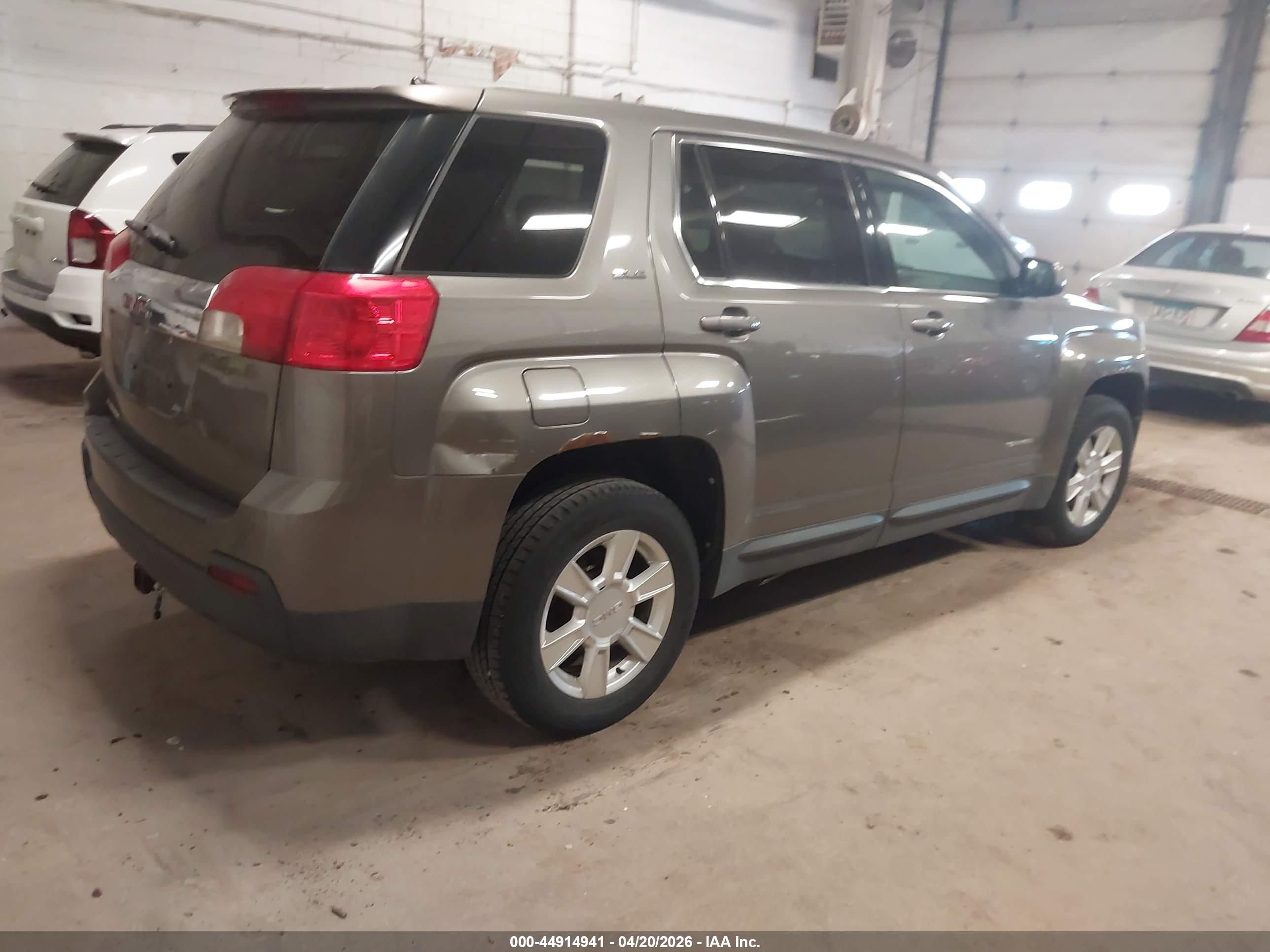 GMC TERRAIN image 4
