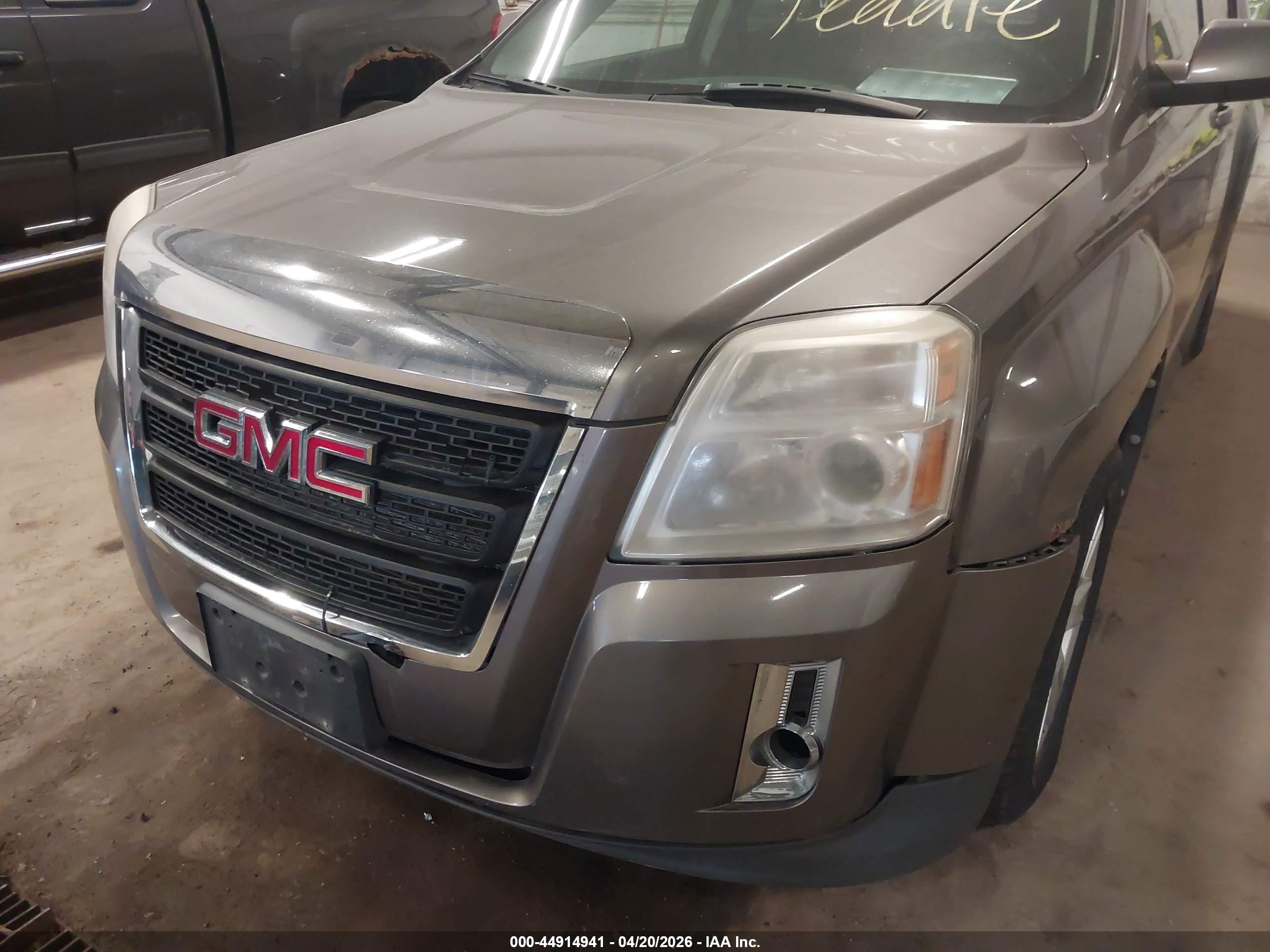 GMC TERRAIN image 6