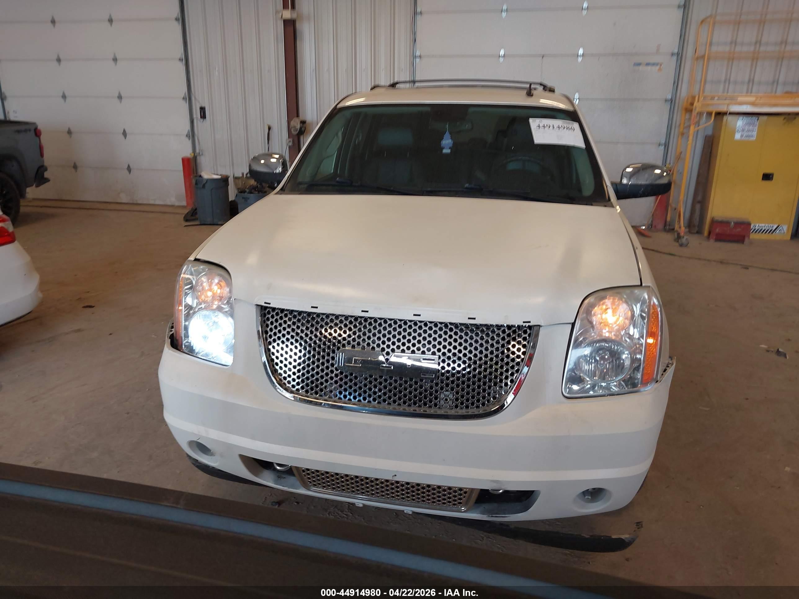 GMC YUKON image 6