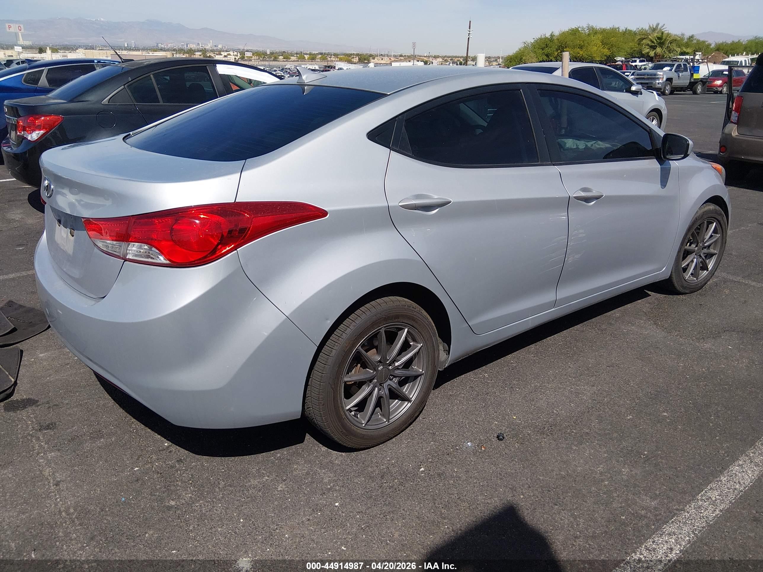 HYUNDAI ELANTRA image 4