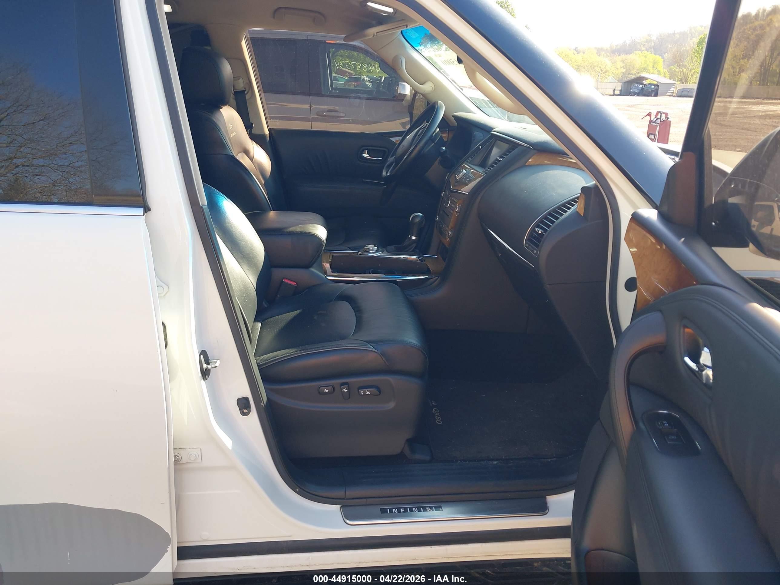 INFINITI QX56 image 5