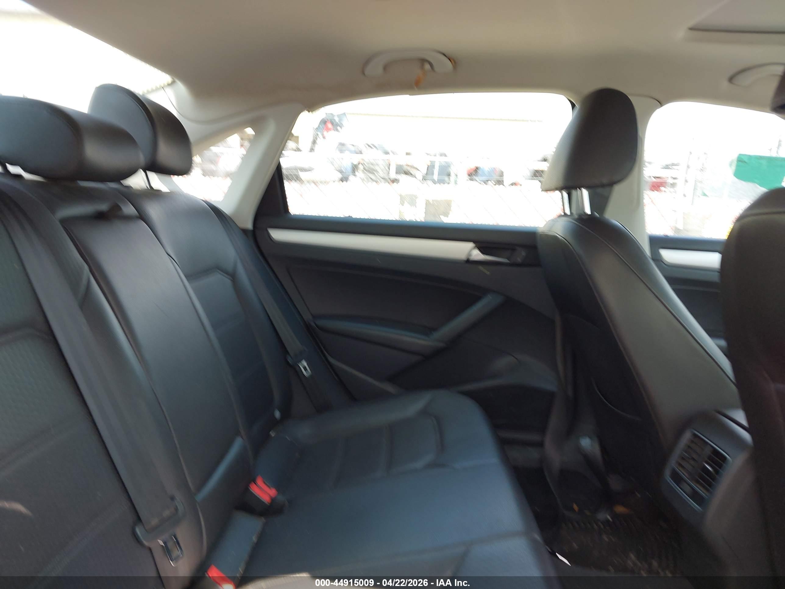 VOLKSWAGEN PASSAT image 8