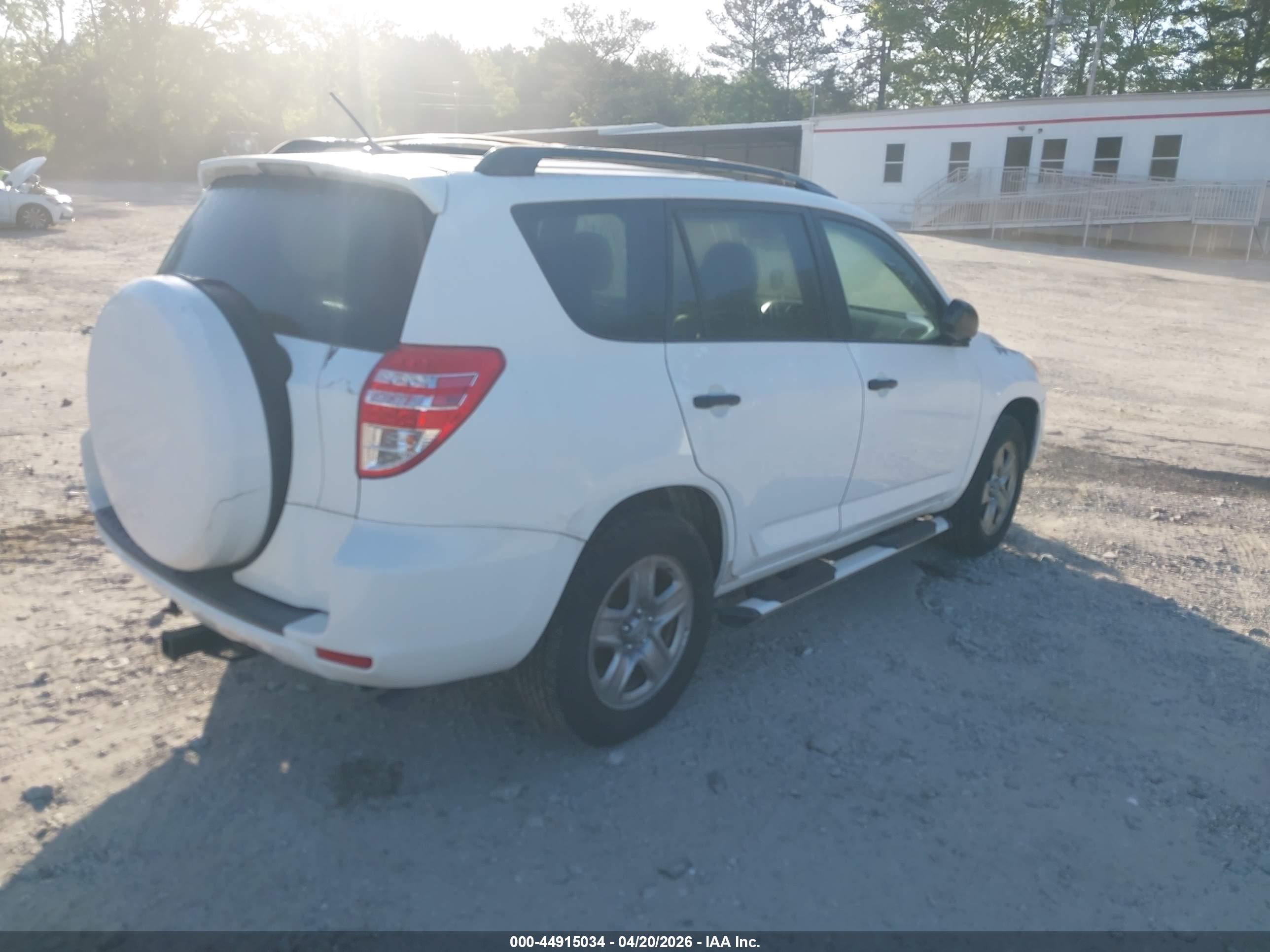 TOYOTA RAV4 image 4