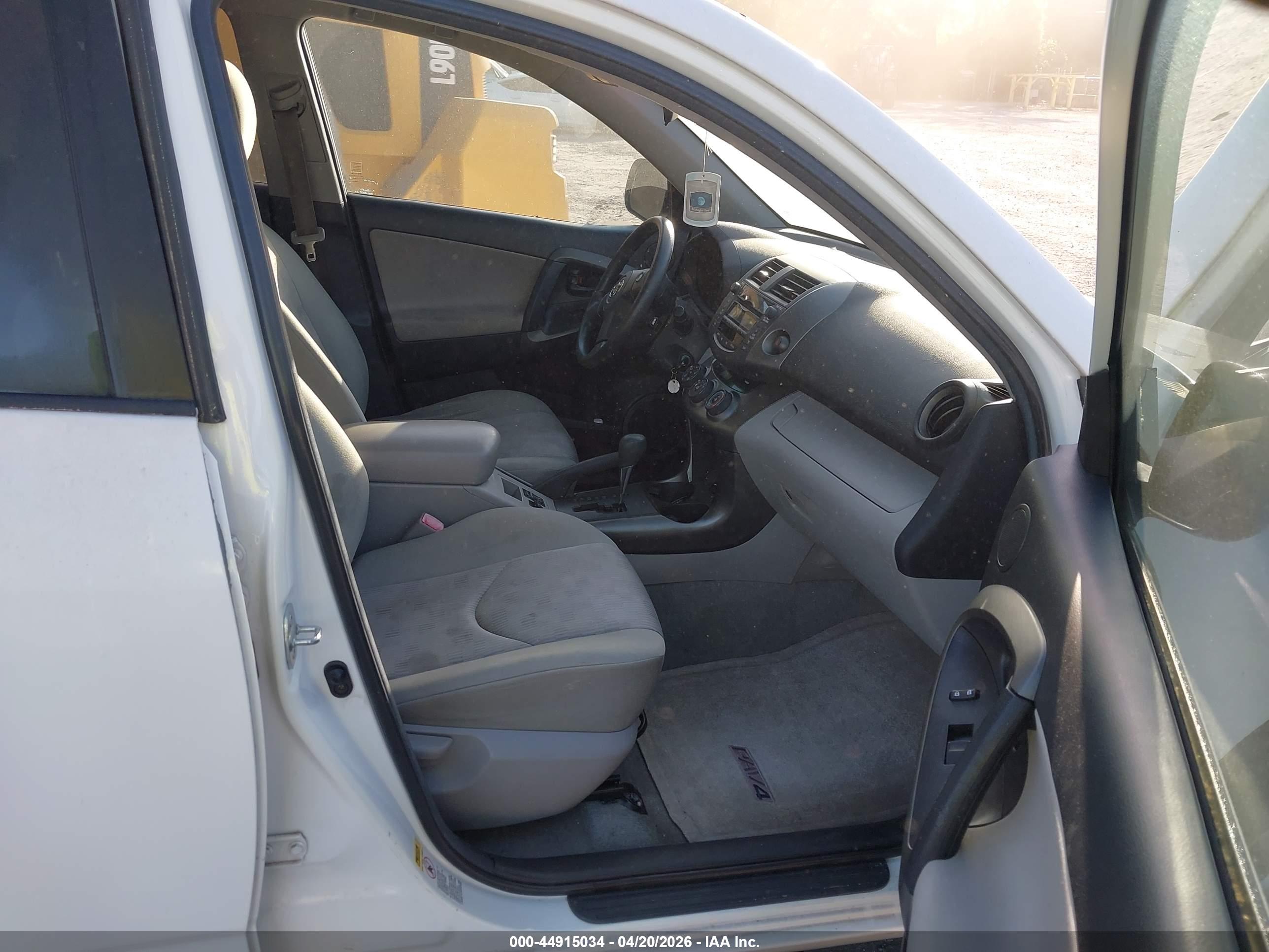 TOYOTA RAV4 image 5