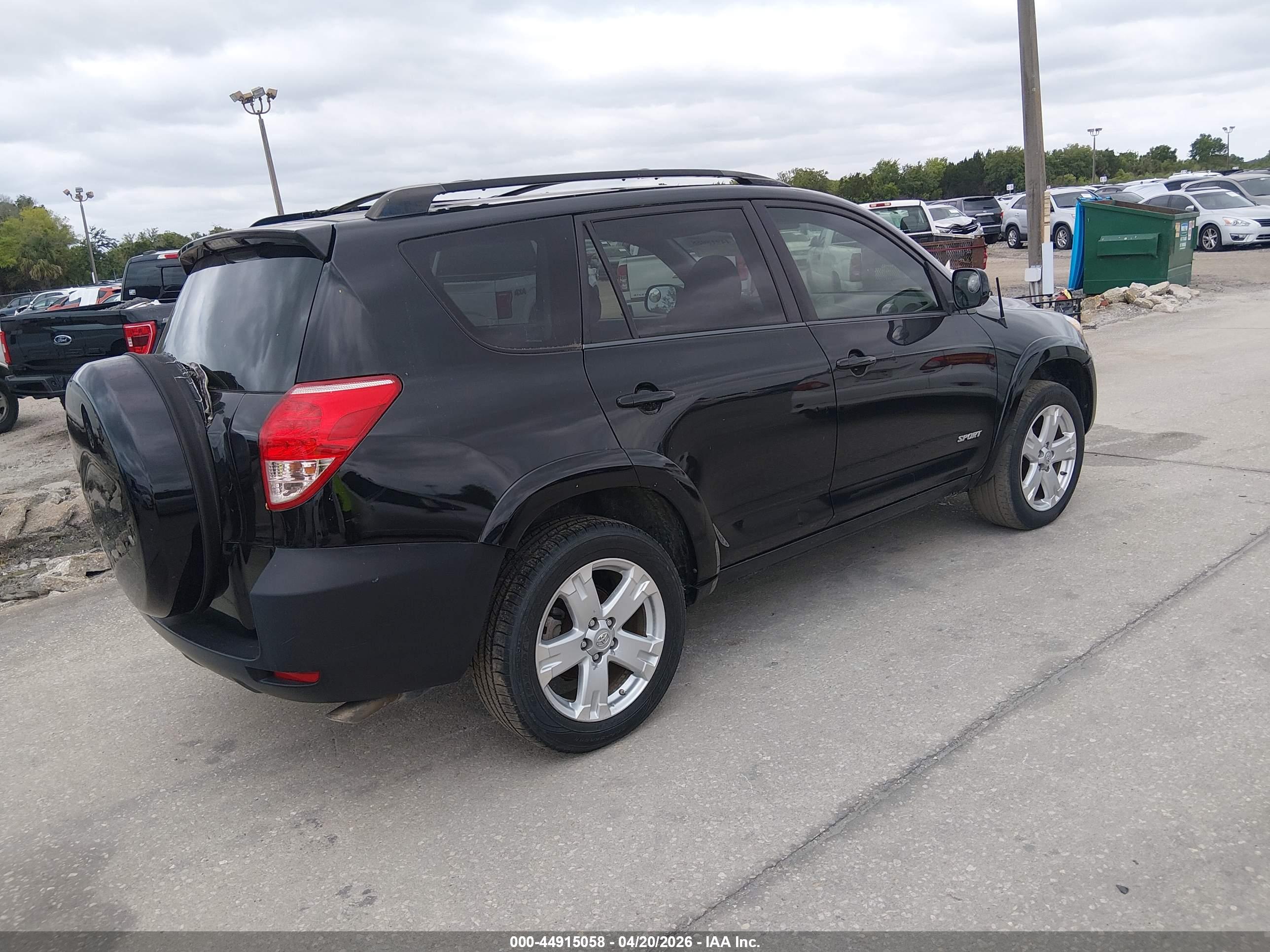 TOYOTA RAV4 image 4