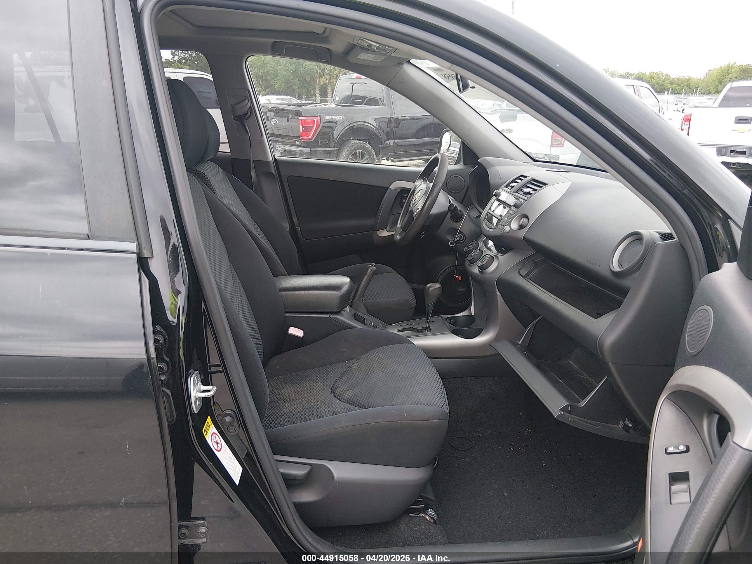 TOYOTA RAV4 image 5