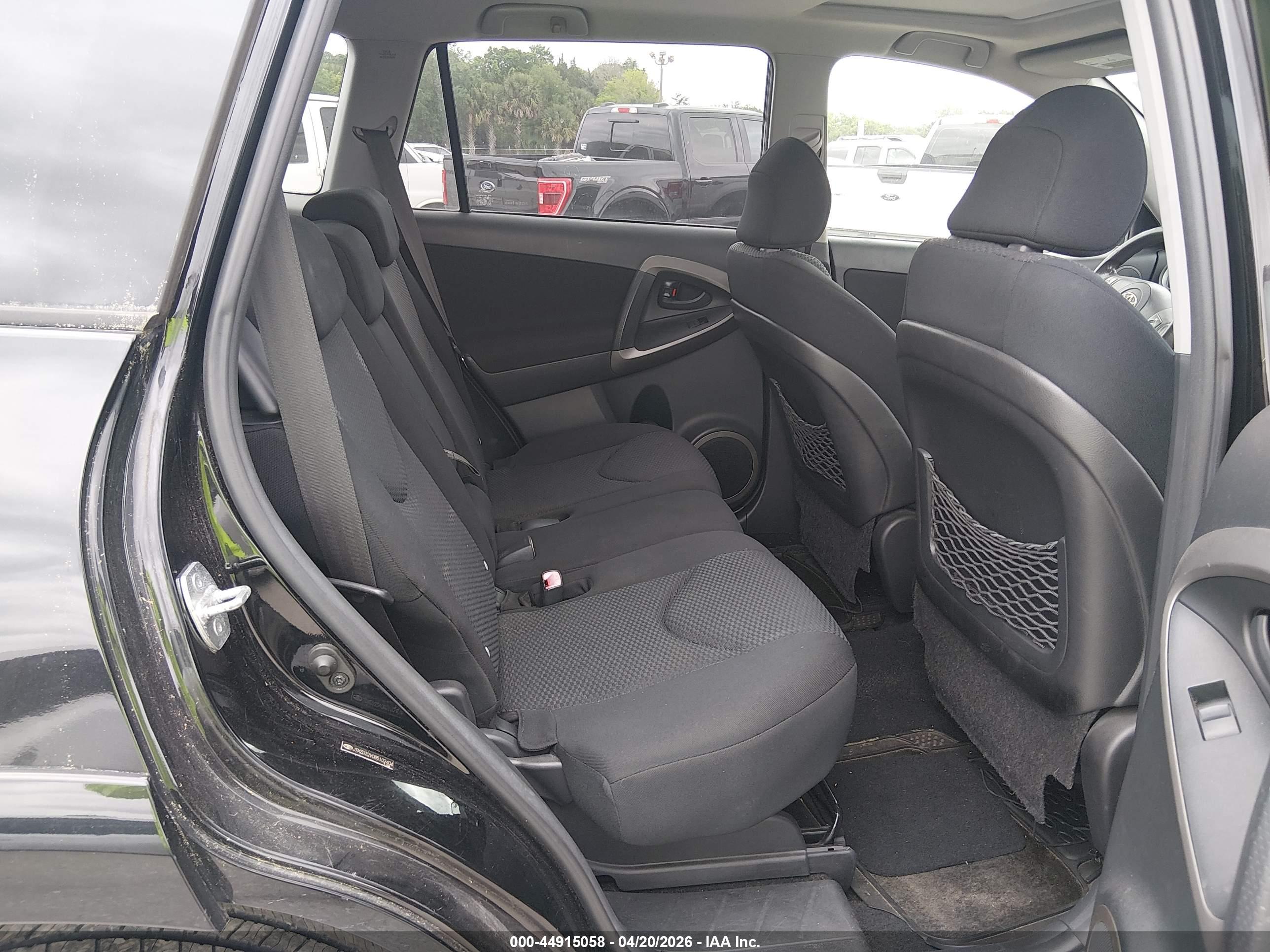 TOYOTA RAV4 image 8
