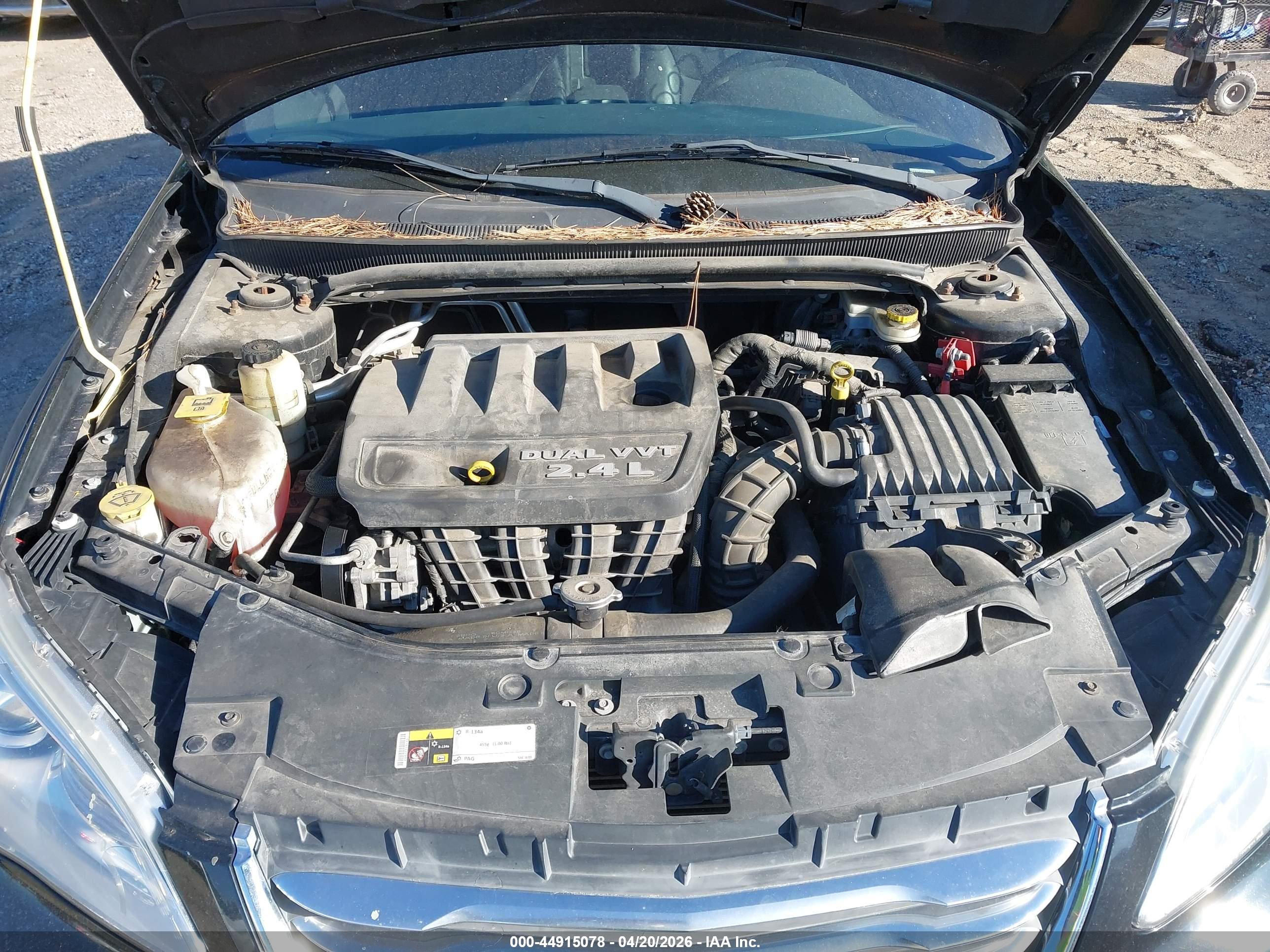 CHRYSLER 200 image 10