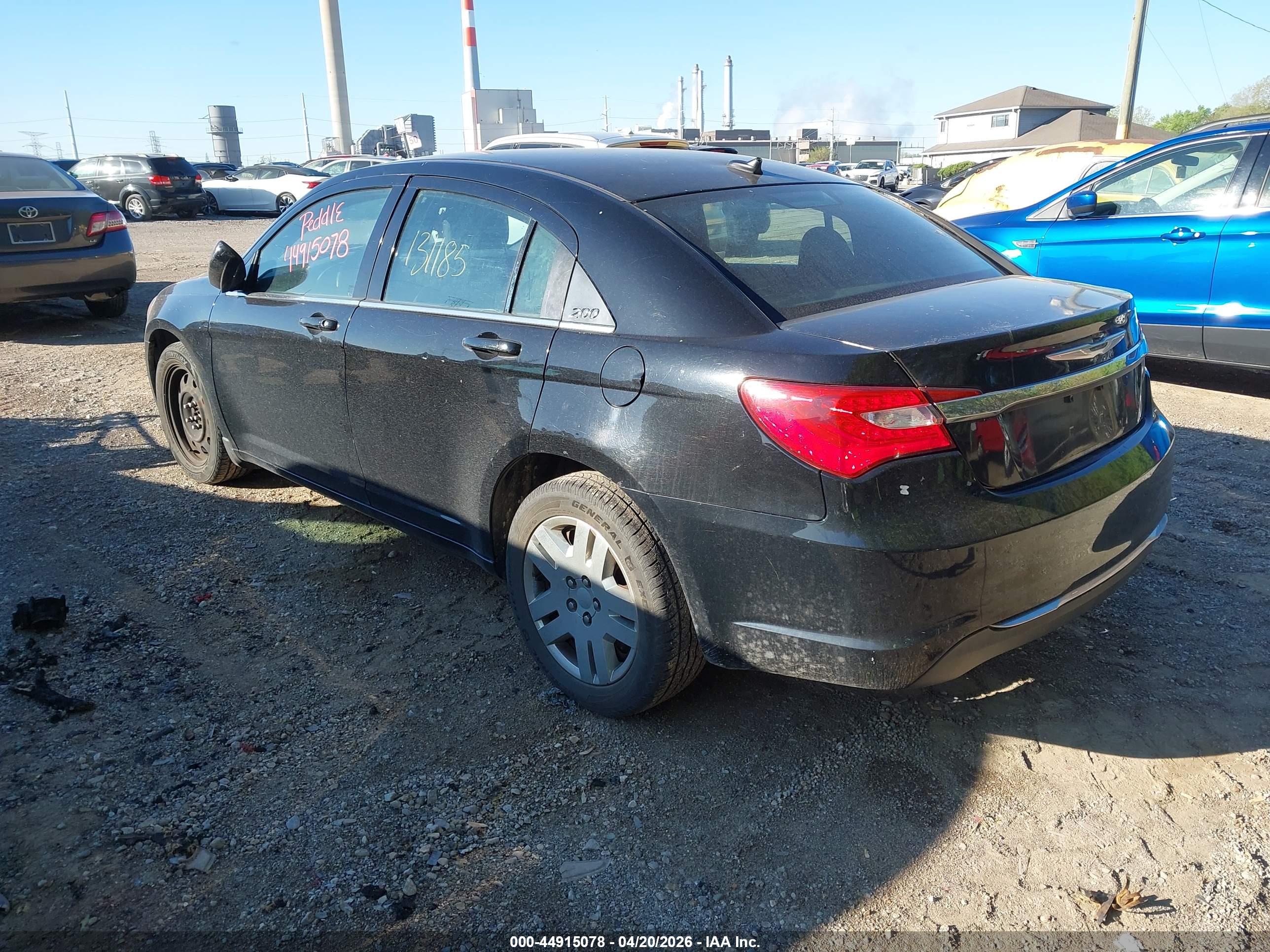 CHRYSLER 200 image 3