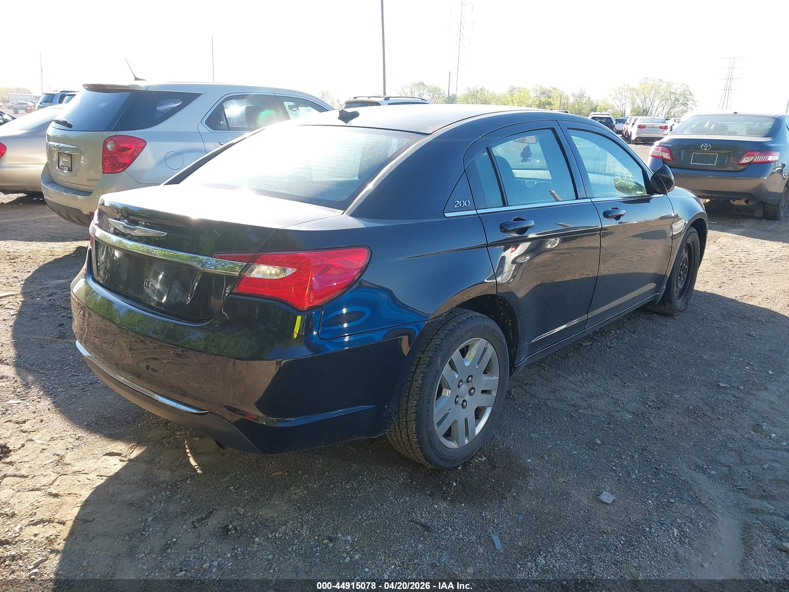 CHRYSLER 200 image 4