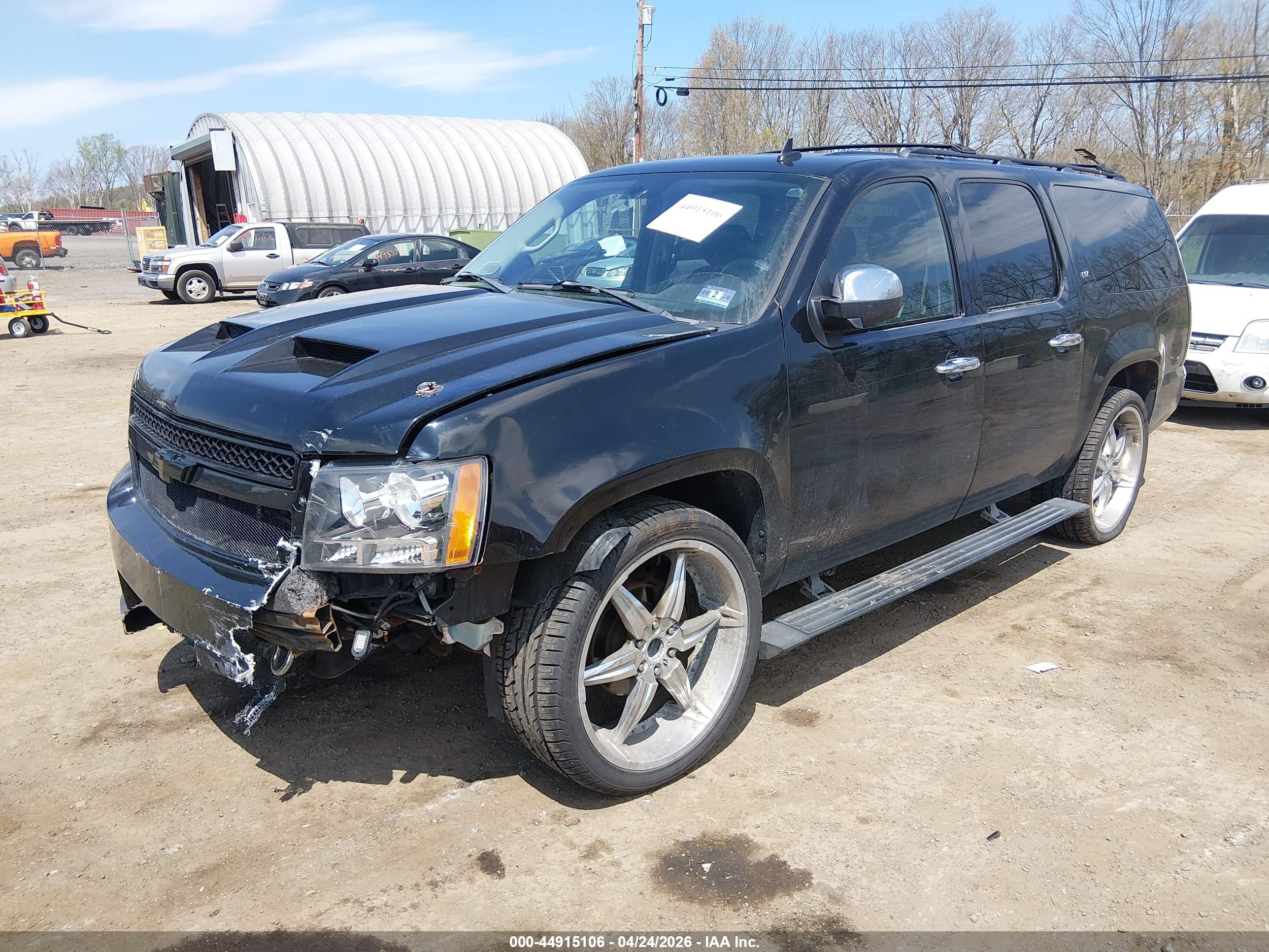 CHEVROLET SUBURBAN image 2